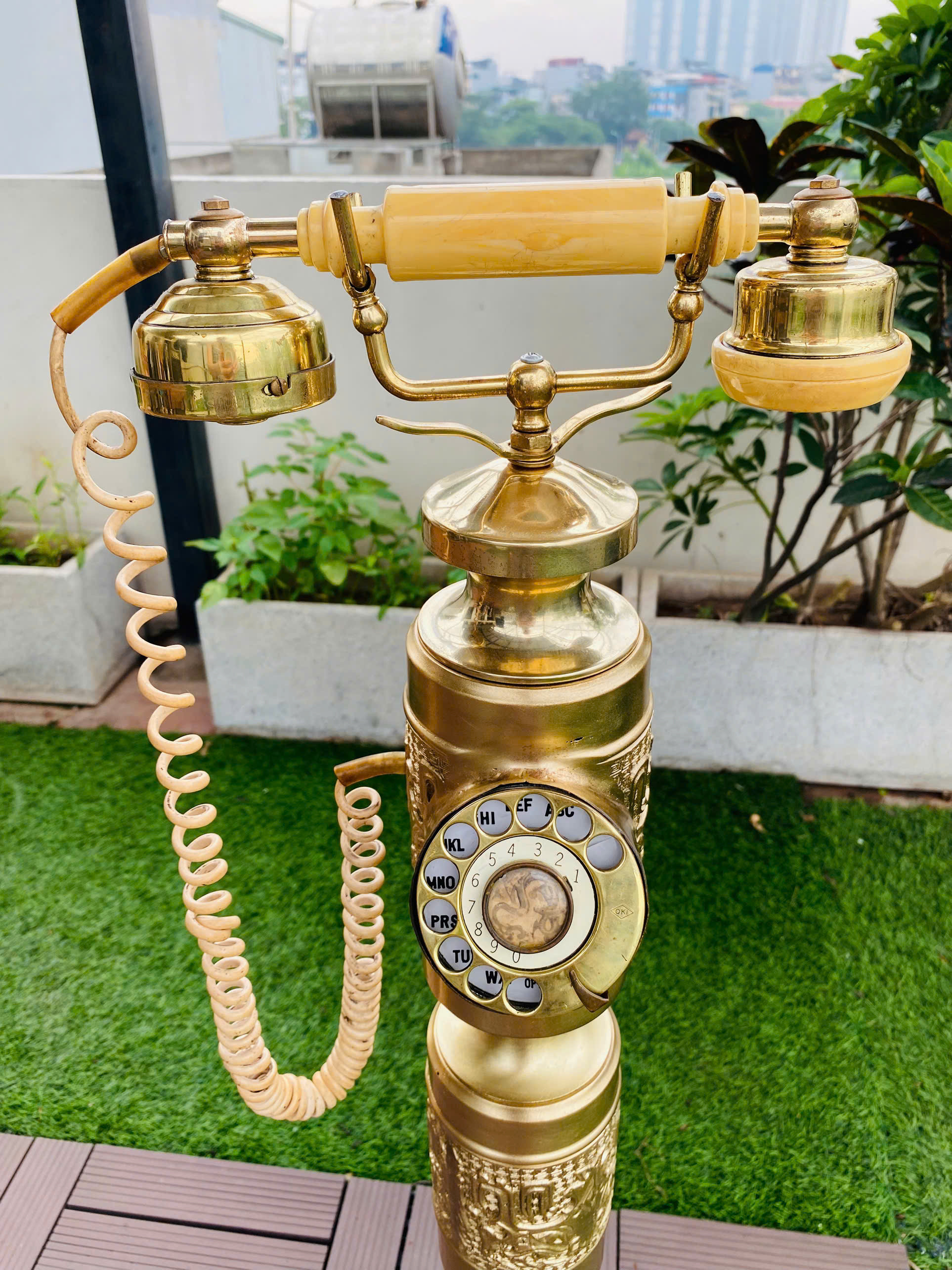 Điện thoại đứng Châu Âu xưa