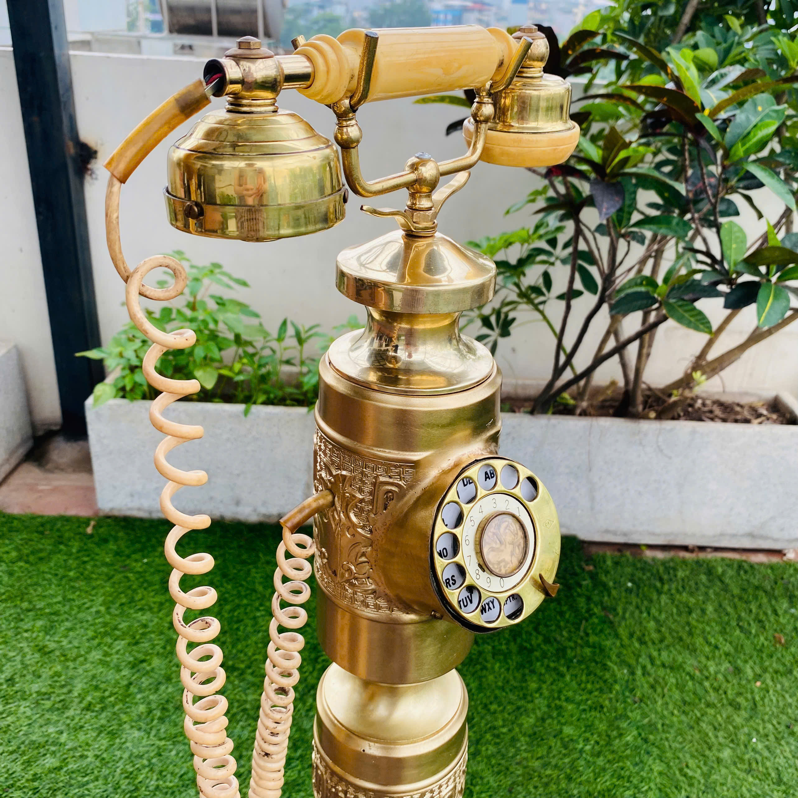 Điện thoại đứng Châu Âu xưa