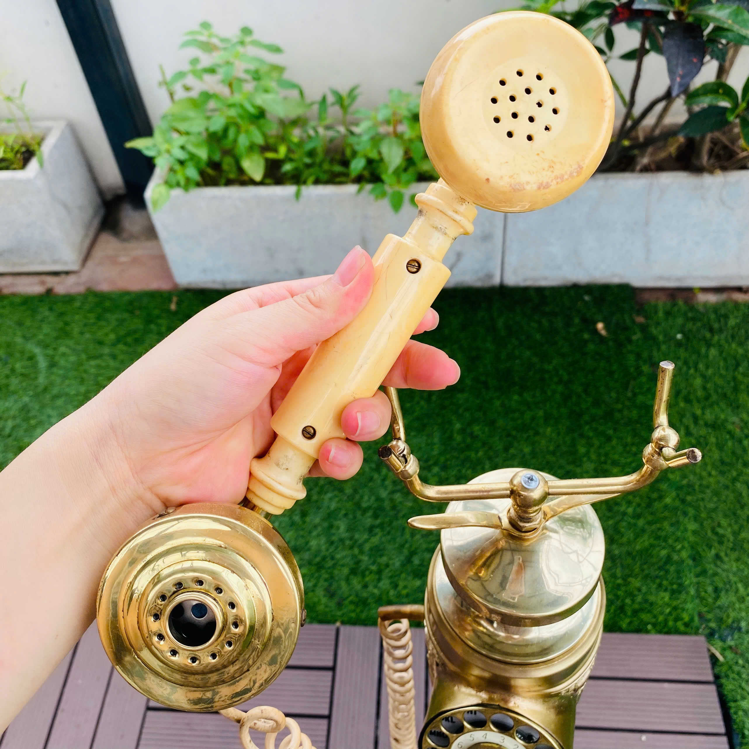 Điện thoại đứng Châu Âu xưa