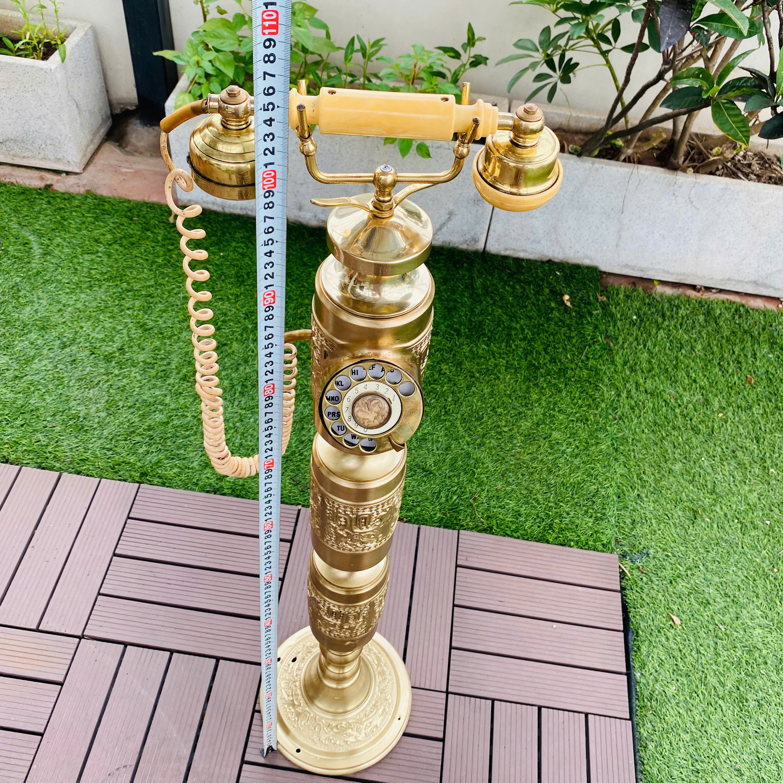 Điện thoại đứng Châu Âu xưa