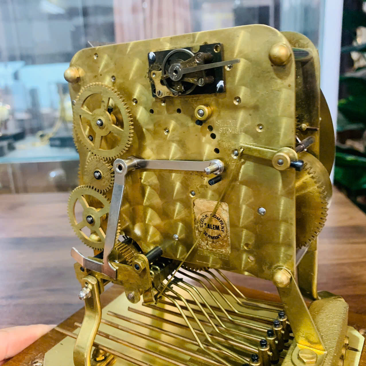 Đồng hồ để bàn Schatz 8 gông 8 búa vỏ gỗ vintage