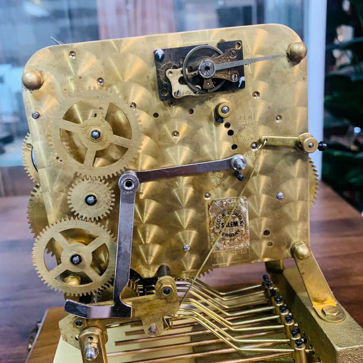 Đồng hồ để bàn Schatz 8 gông 8 búa vỏ gỗ vintage