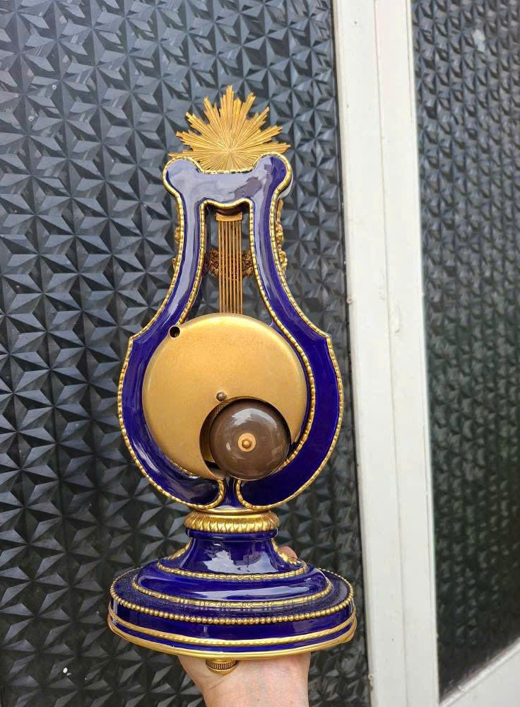 Đồng hồ Lia (Lyre) V&A Marie Antoinette Clock.