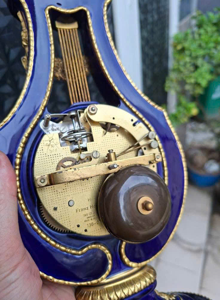 Đồng hồ Lia (Lyre) V&A Marie Antoinette Clock.