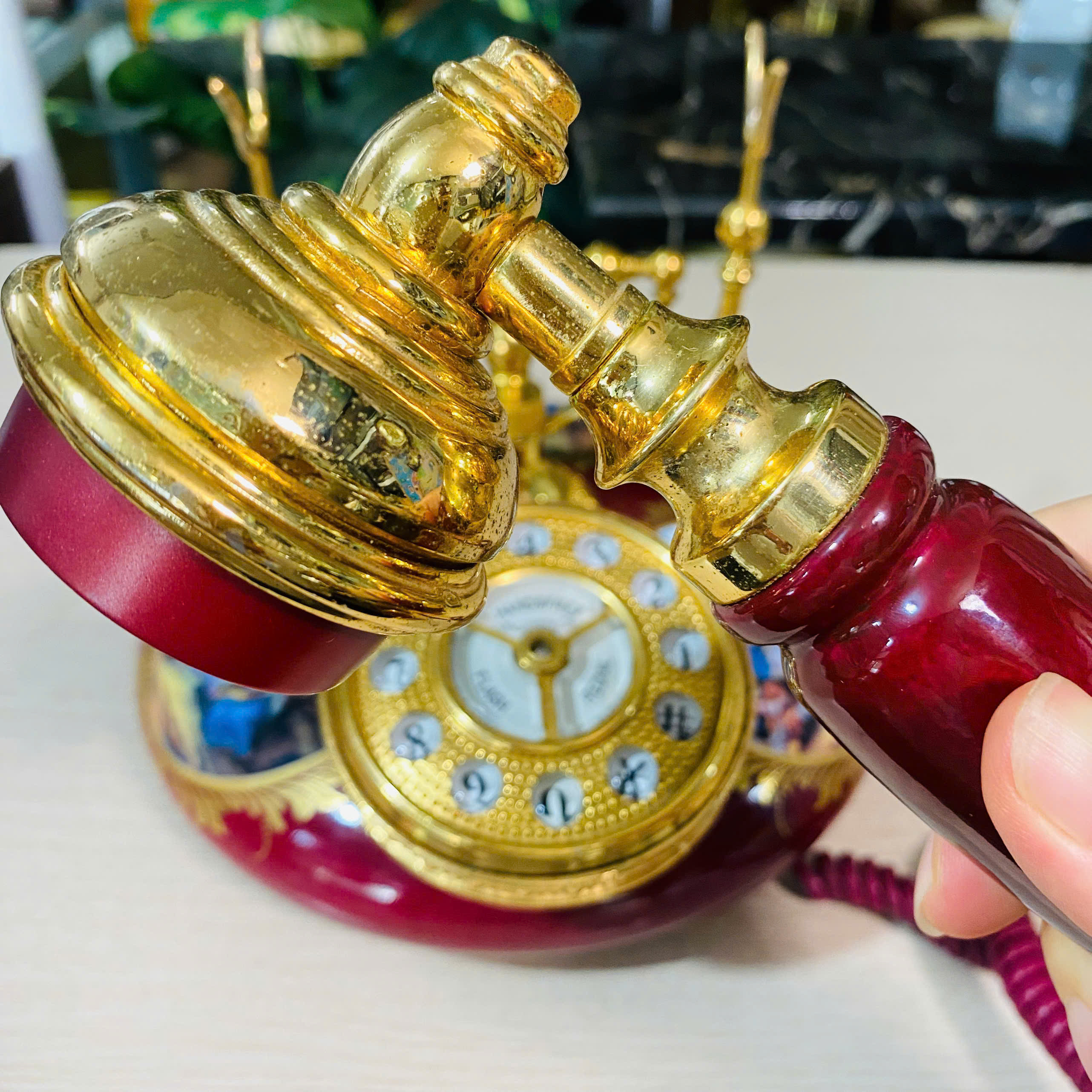 Điện thoại để bàn tân cổ điển bằng sứ