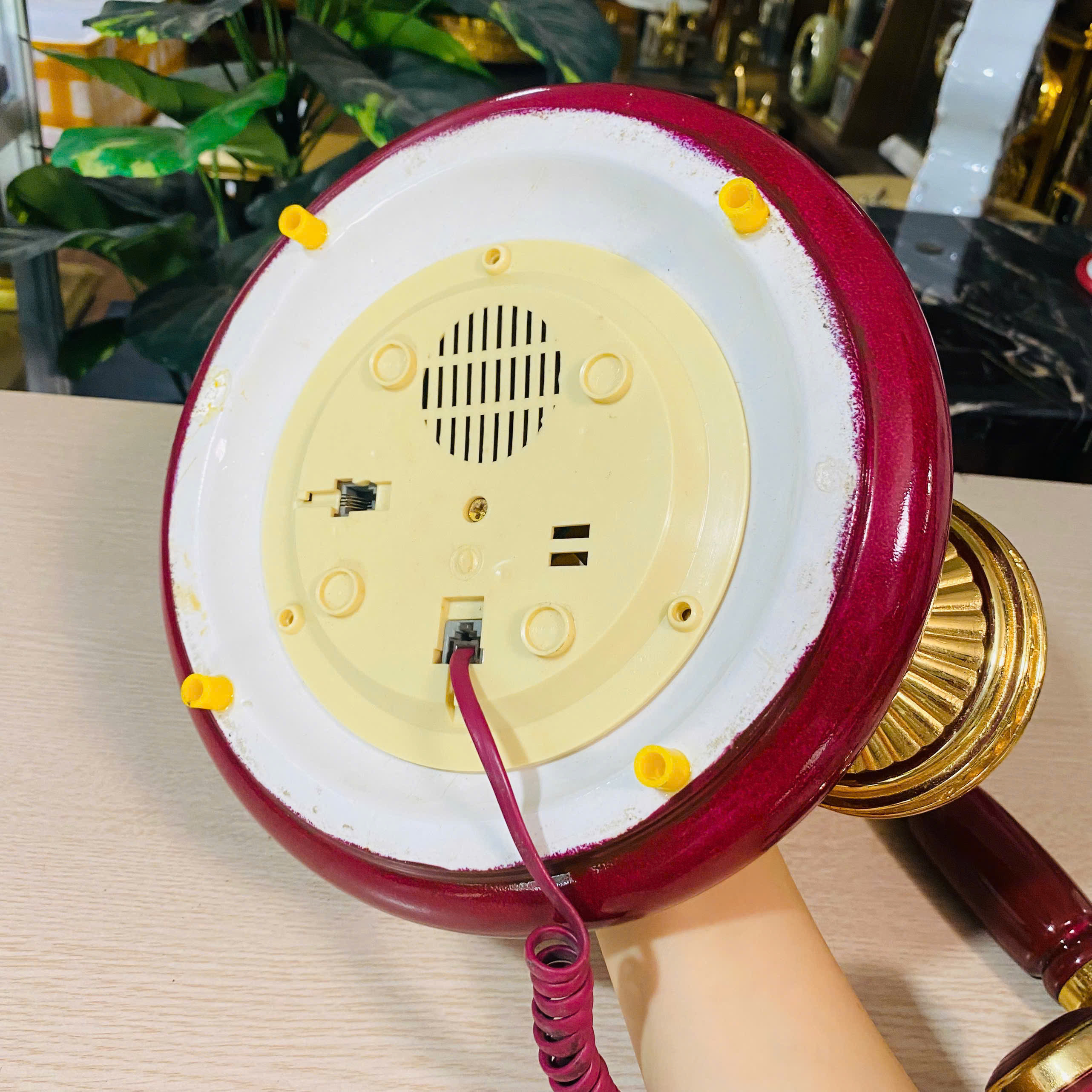 Điện thoại để bàn tân cổ điển bằng sứ