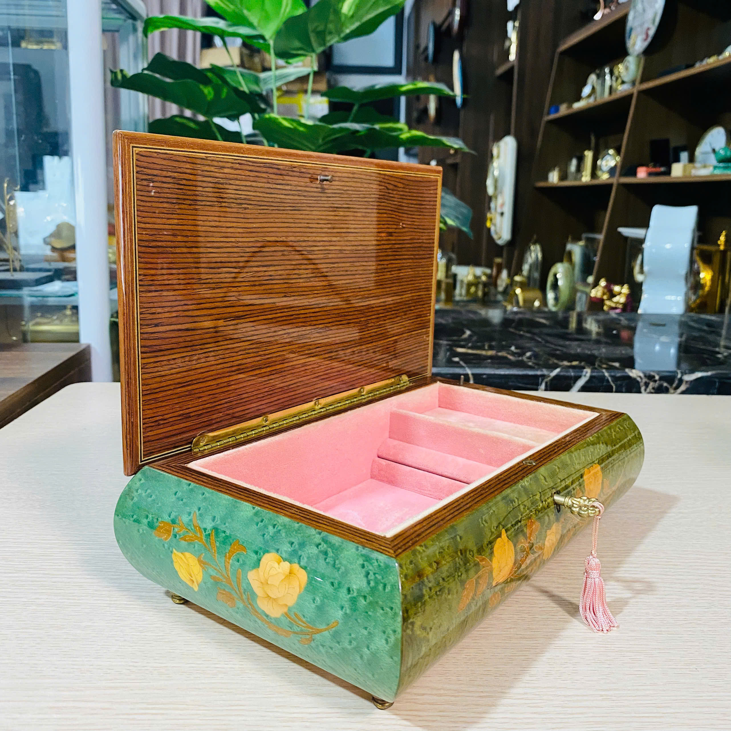 Hộp nhạc đựng đồ trang sức gỗ Italy.