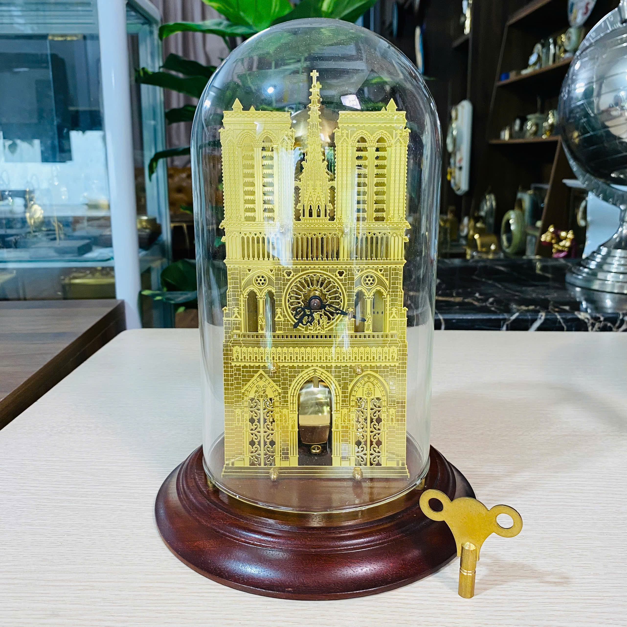 Đồng hồ úp ly nhà thờ Đức Bà Paris, kèm thùng