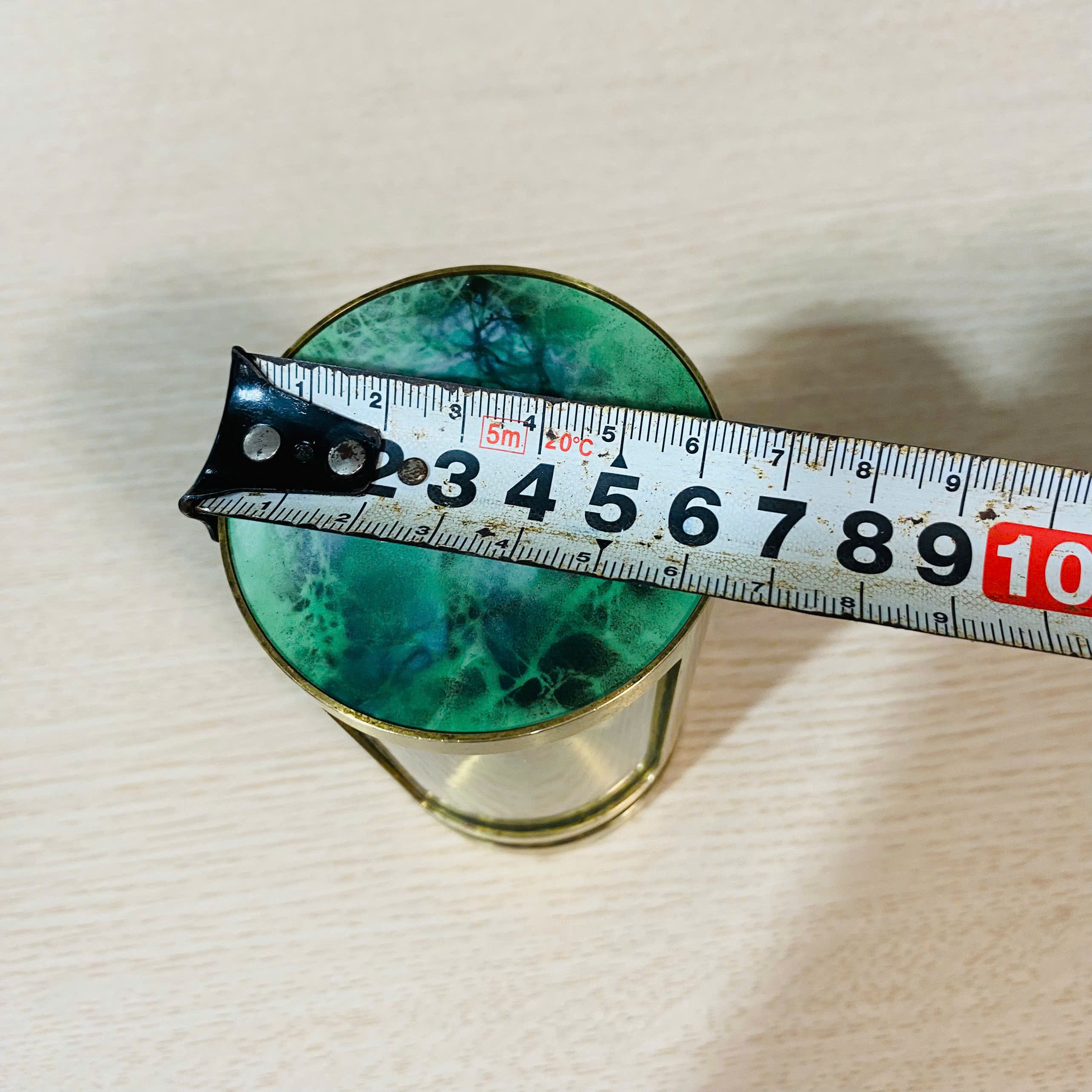 Đồng hồ báo thức Swiza cót tuần dáng trụ
