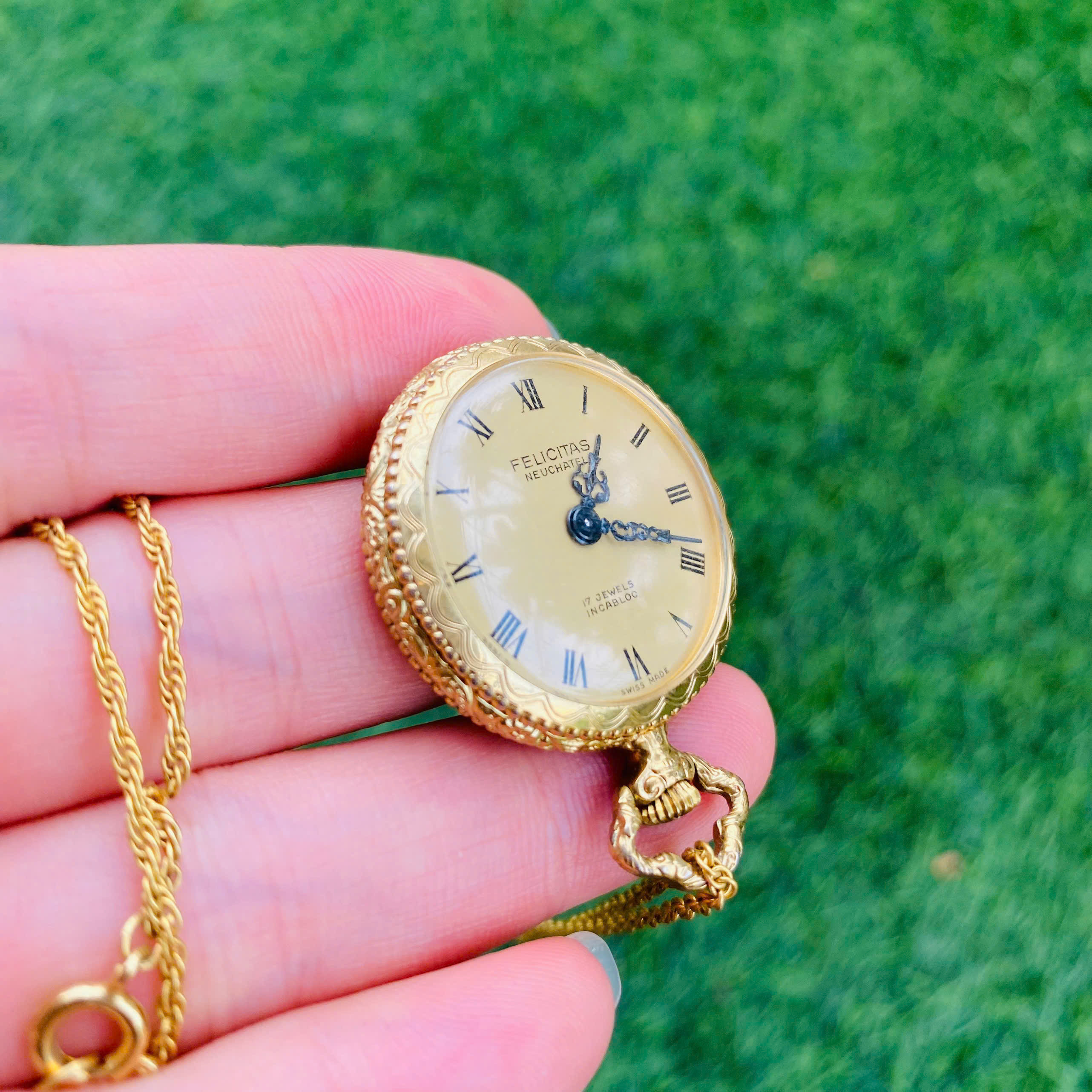 Đồng hồ quýt Felicitas Thụy Sĩ đẹp long lanh
