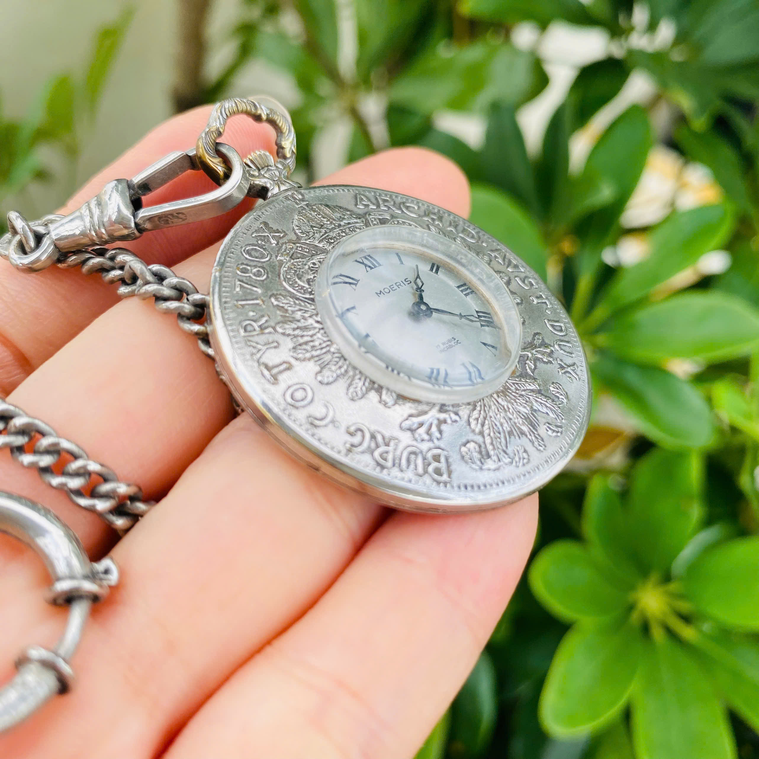 Đồng hồ quýt cổ Moeris đồng xu lắc kê bạc
