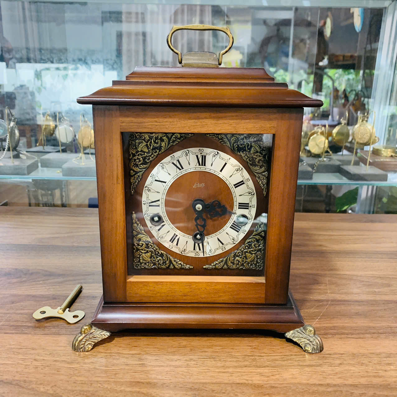 Đồng hồ để bàn Schatz 8 gông 8 búa vỏ gỗ vintage