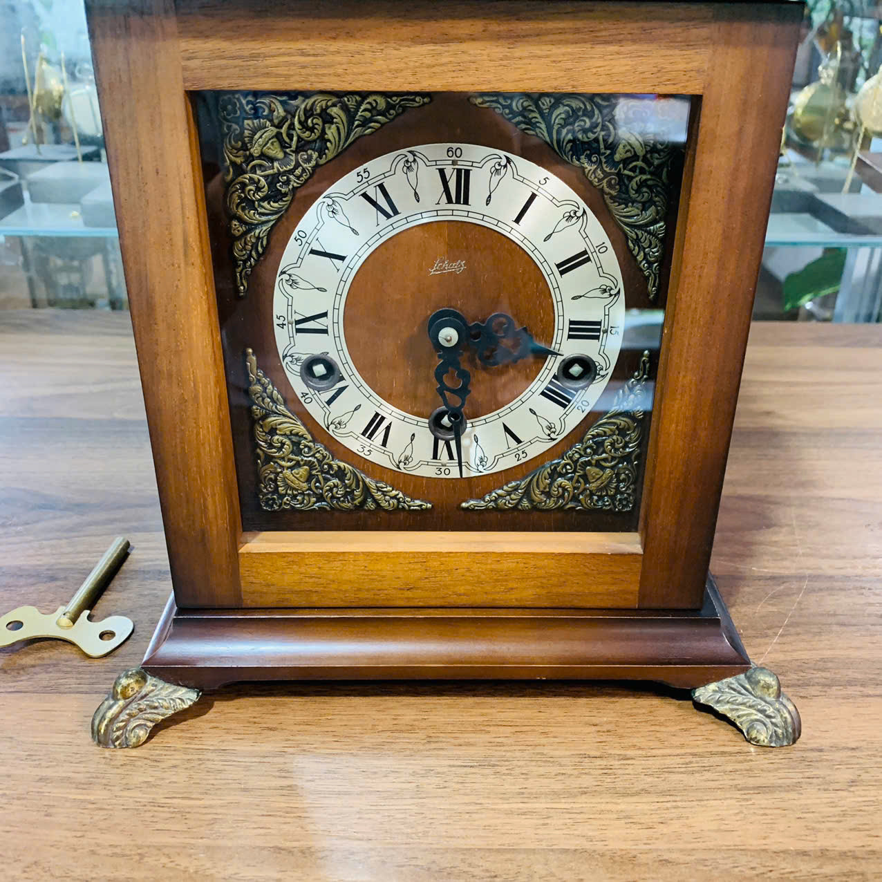 Đồng hồ để bàn Schatz 8 gông 8 búa vỏ gỗ vintage