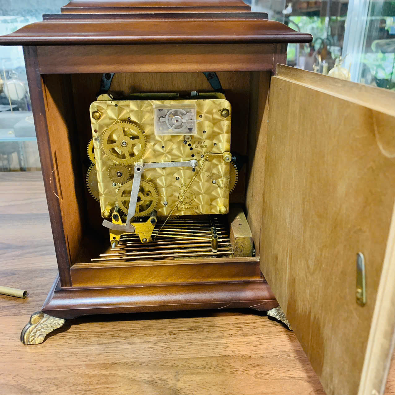 Đồng hồ để bàn Schatz 8 gông 8 búa vỏ gỗ vintage