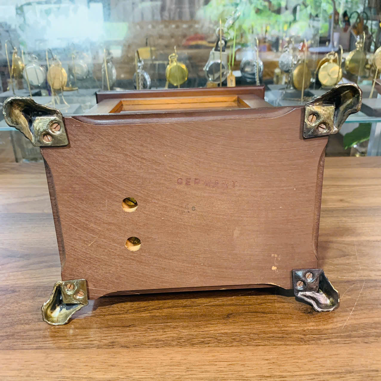 Đồng hồ để bàn Schatz 8 gông 8 búa vỏ gỗ vintage