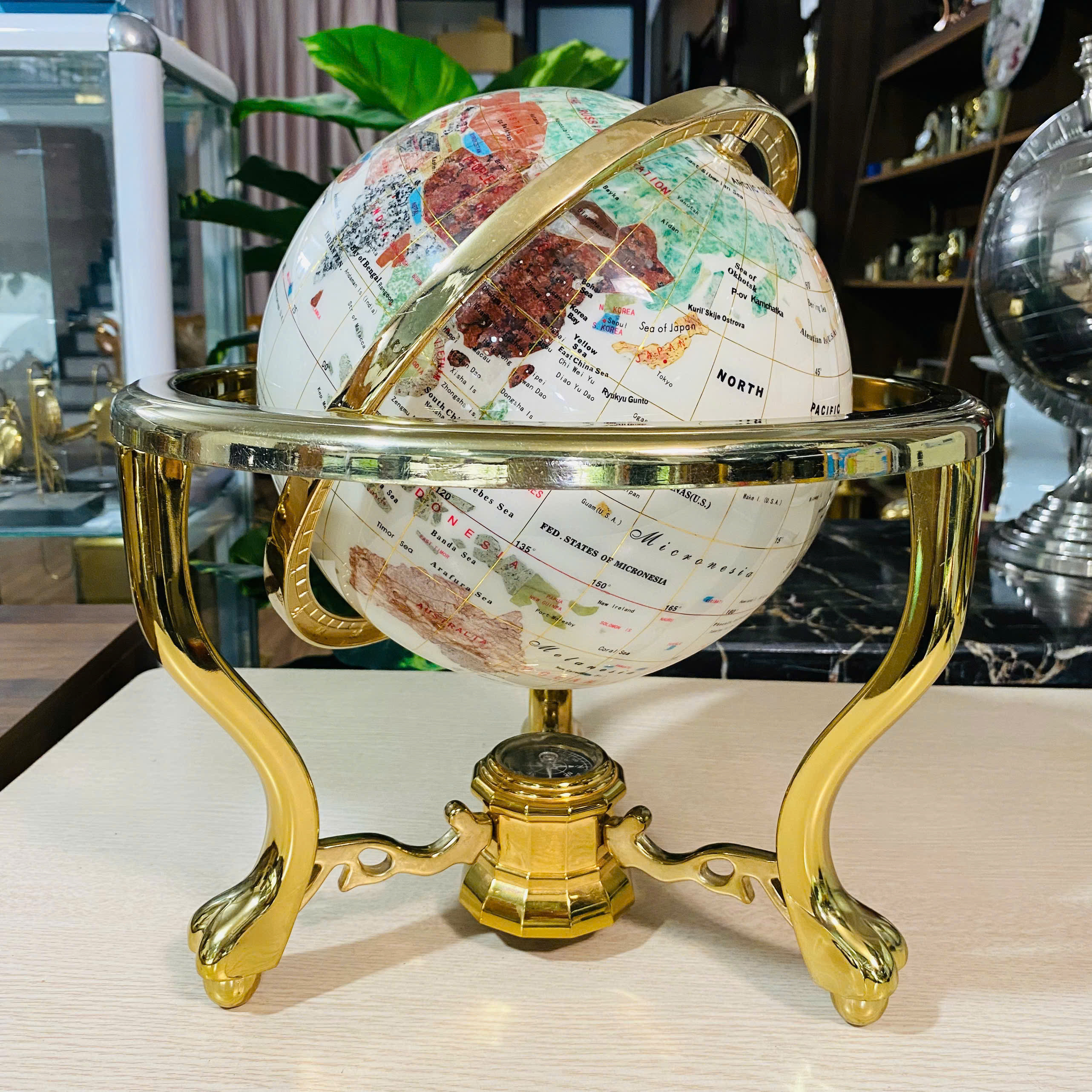 Quả địa cầu thế giới khảm đá màu, đẹp long lanh