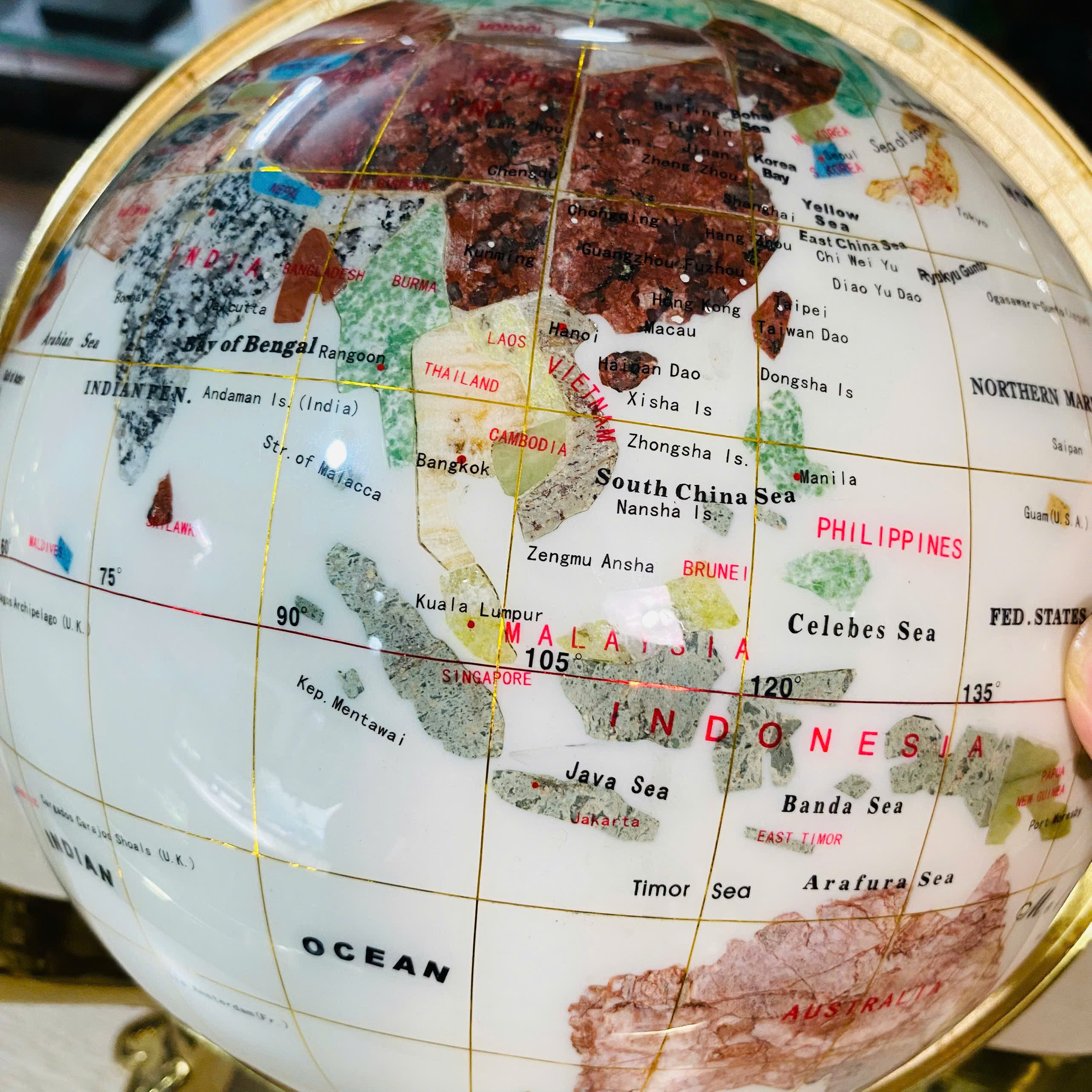Quả địa cầu thế giới khảm đá màu, đẹp long lanh