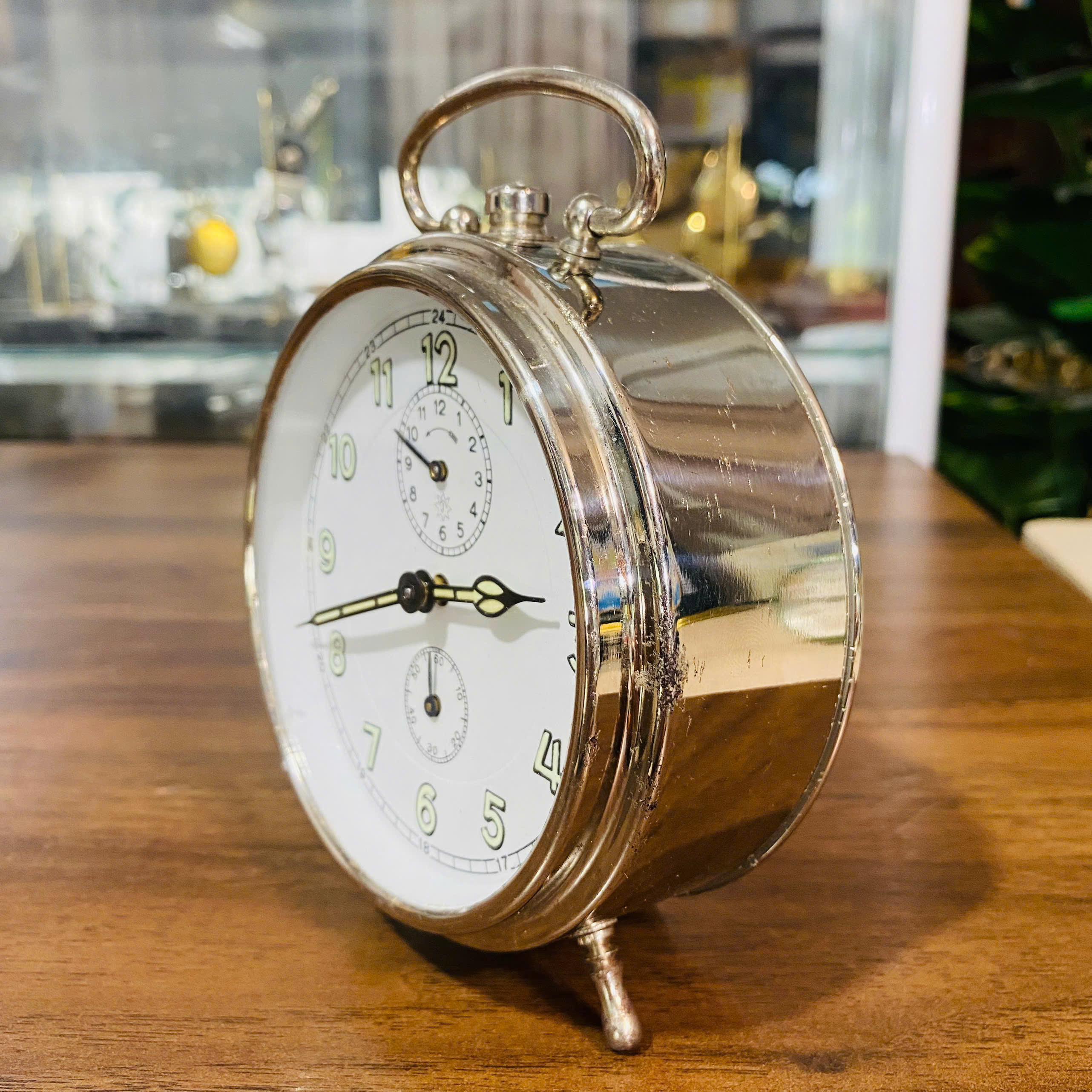 Đồng hồ báo thức Junghans cót ngày
