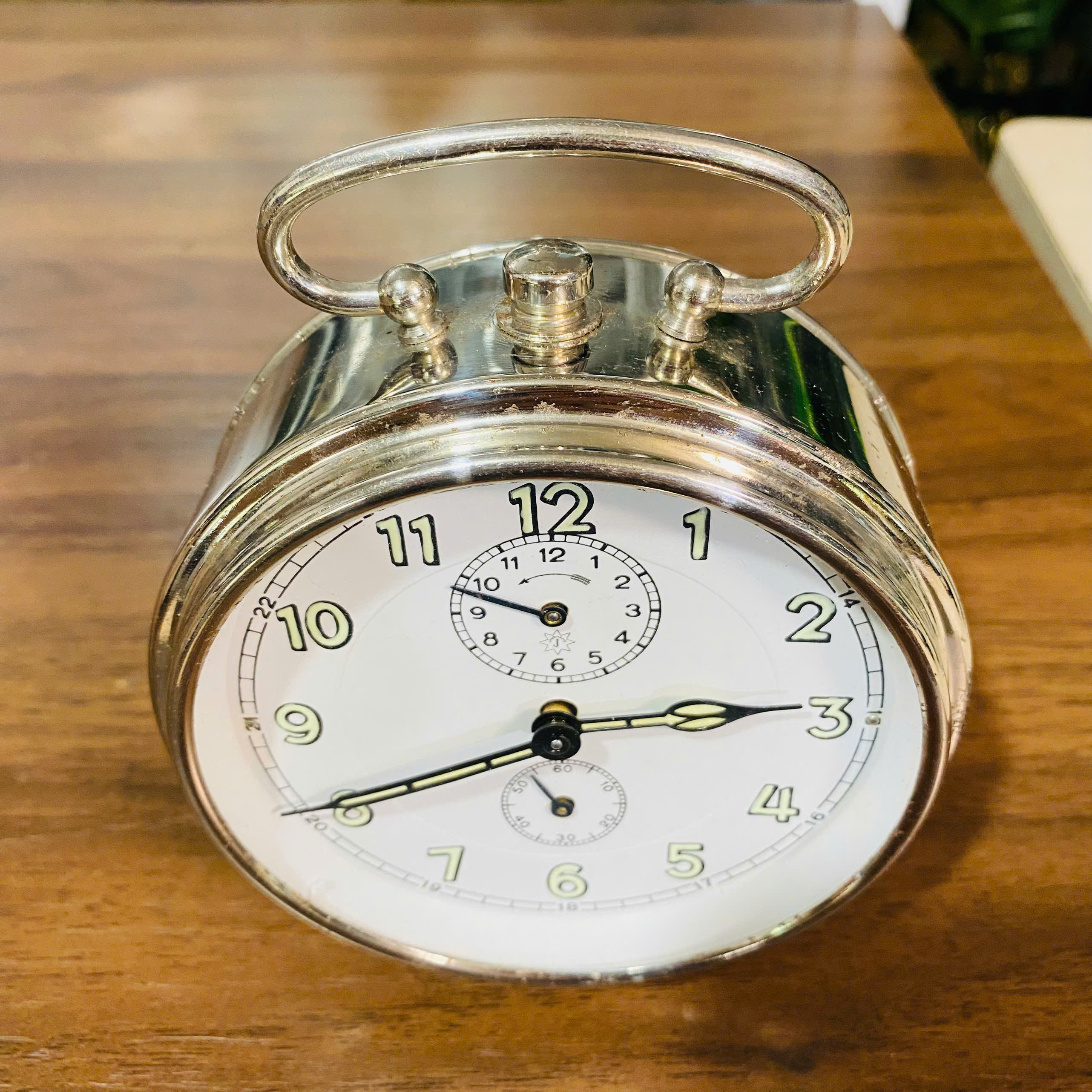 Đồng hồ báo thức Junghans cót ngày