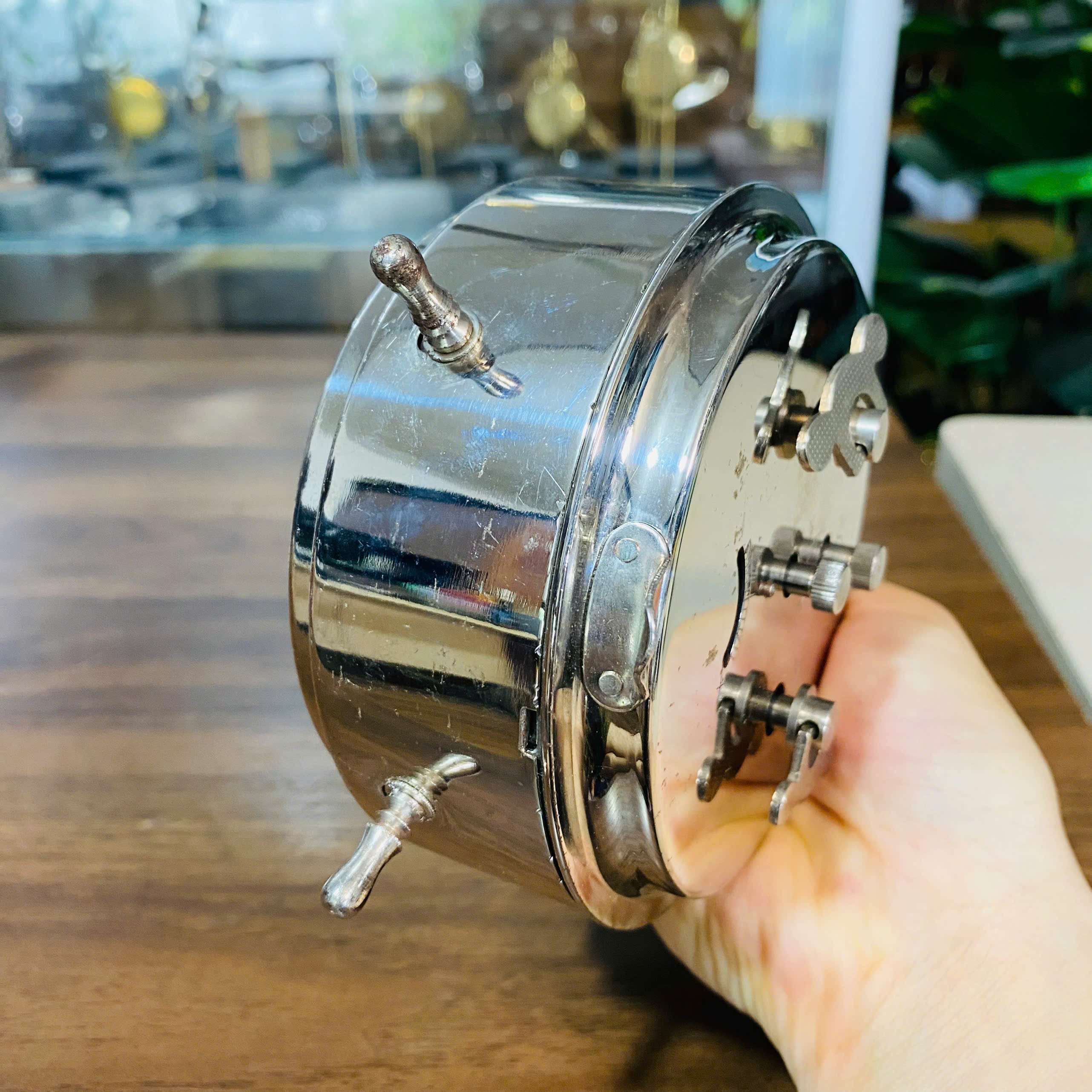 Đồng hồ báo thức Junghans cót ngày