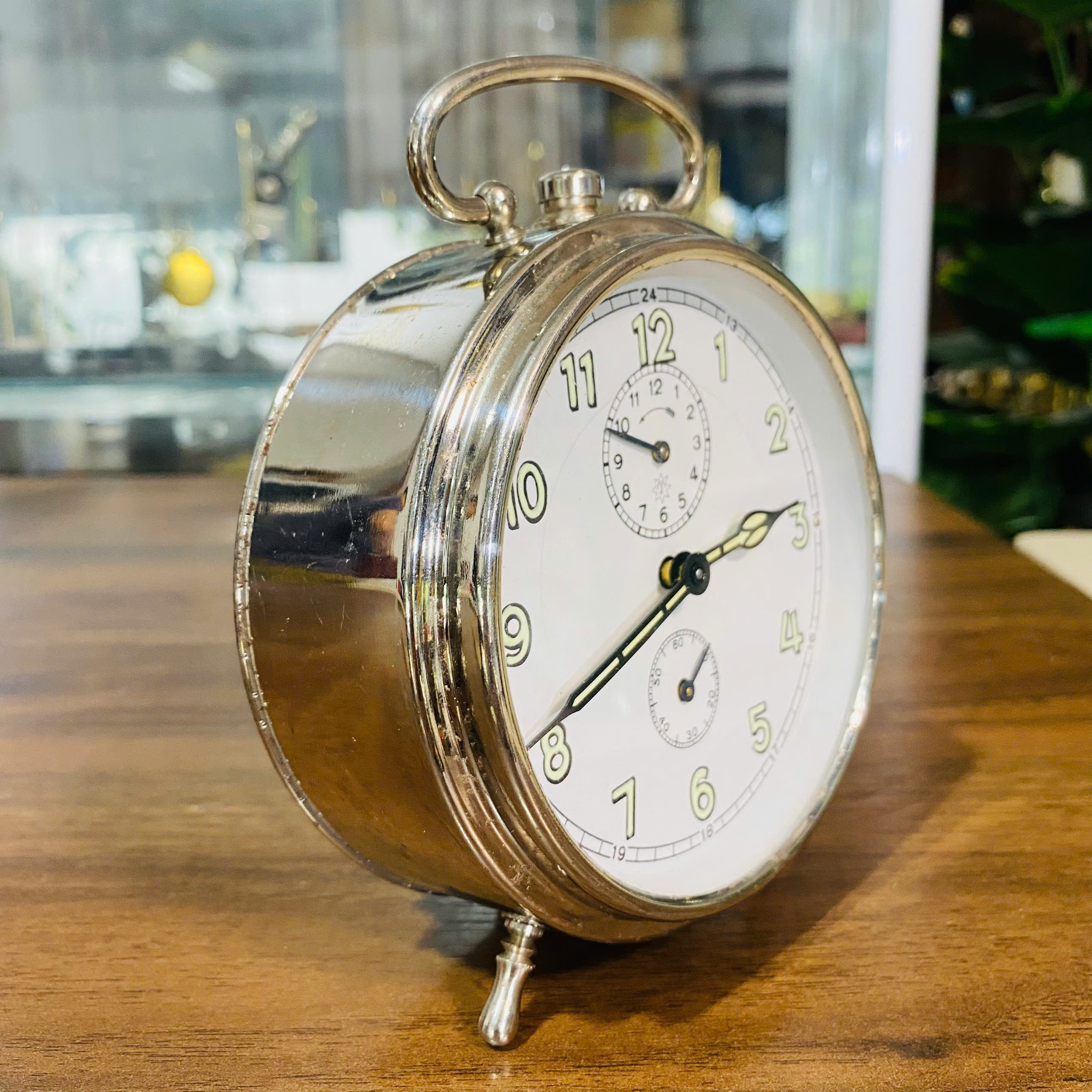 Đồng hồ báo thức Junghans cót ngày
