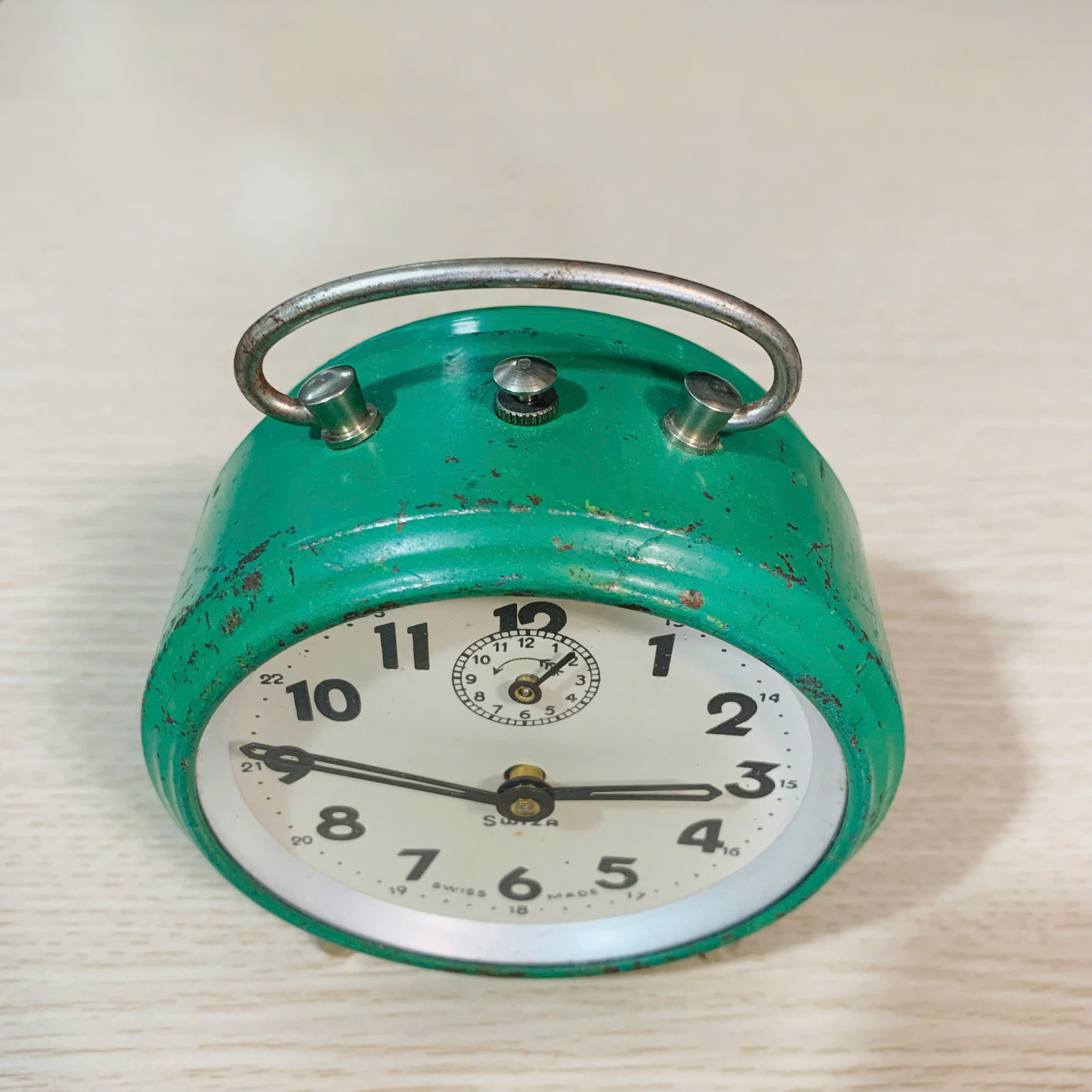 Đồng hồ báo thức Swiza cót ngày