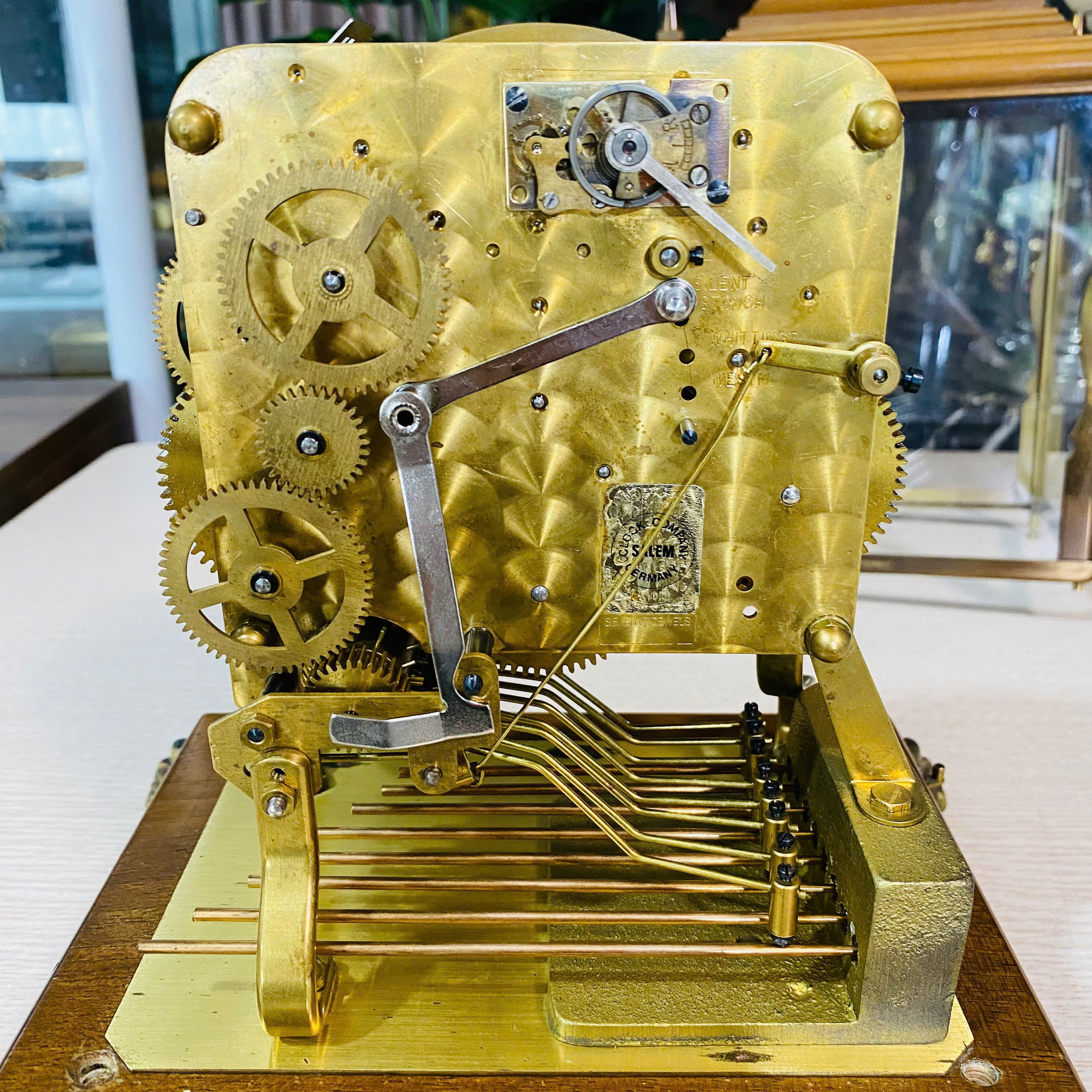 Đồng hồ để bàn Schatz 8 gông 8 búa vỏ gỗ vintage