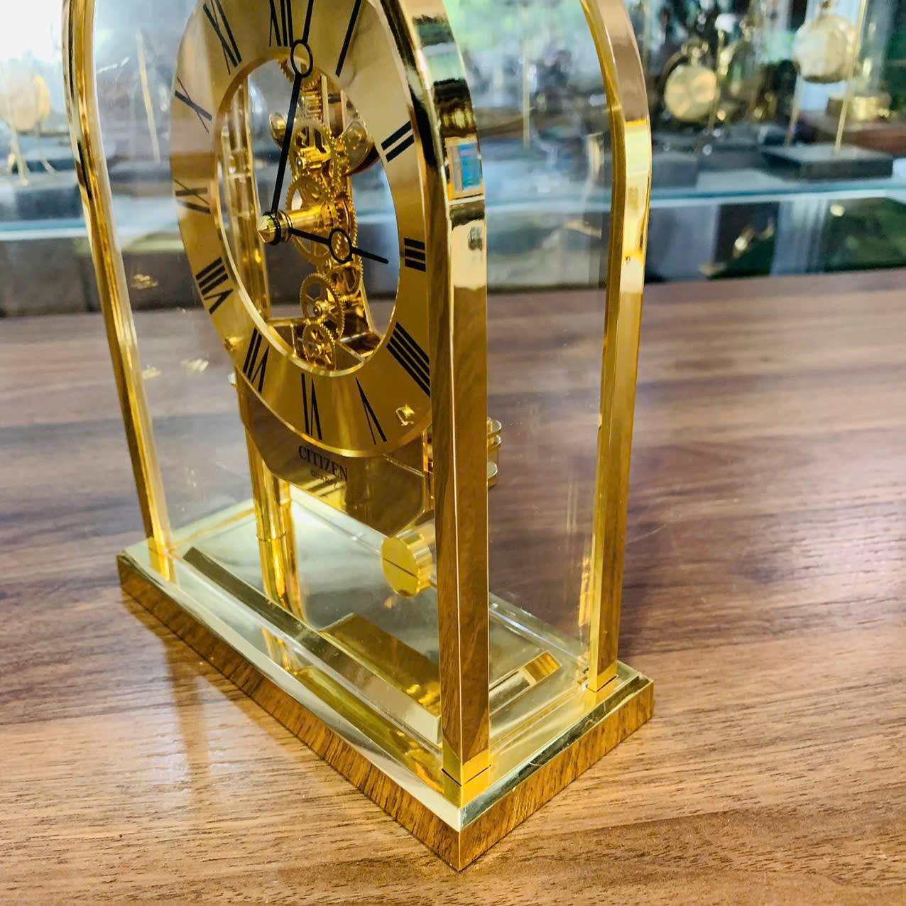 Đồng hồ để bàn Citizen quartz, lộ máy độc đáo