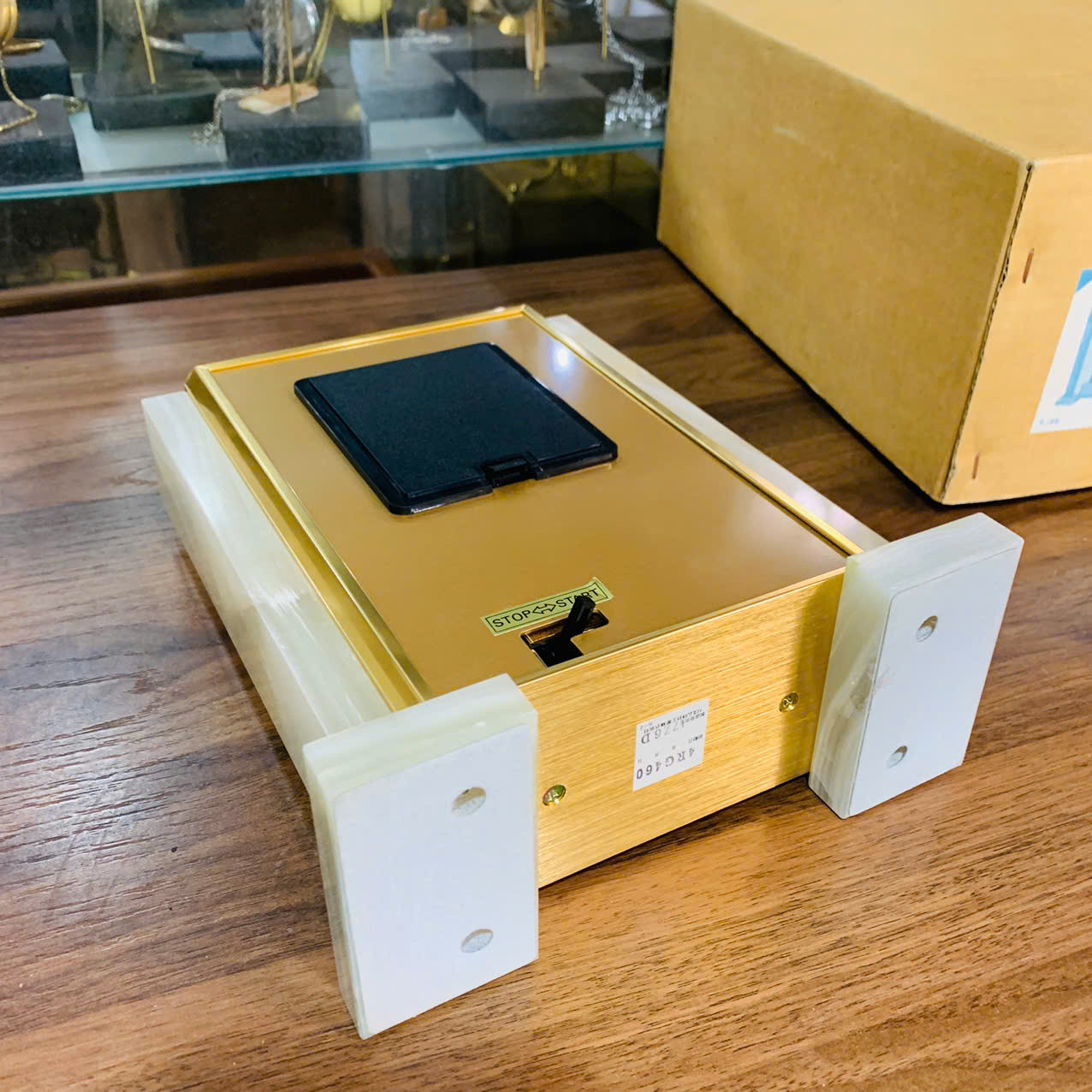 Đồng hồ để bàn Citizen đá ngọc Onyx , new full box