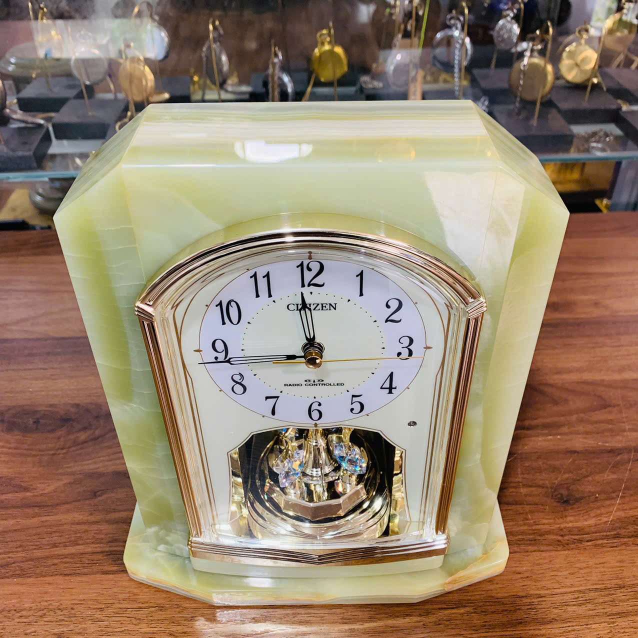 Đồng hồ để bàn Citizen đá ngọc Onyx tự nhiên
