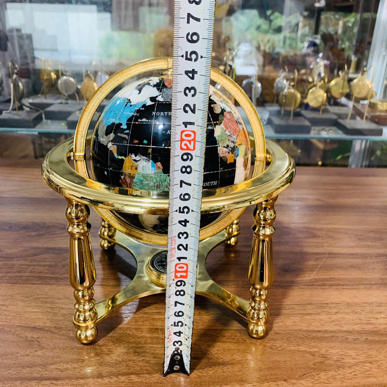 Địa cầu khảm đá màu, tứ trụ đẹp xuất sắc