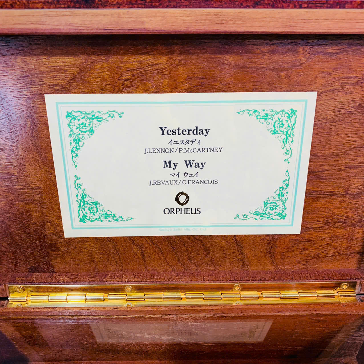 Hộp nhạc Sankyo Orpheus 50 nốt, chơi 2 bản nhạc.