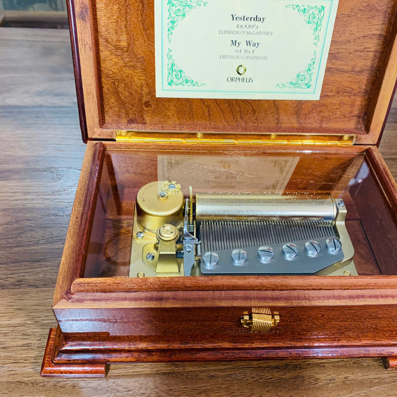 Hộp nhạc Sankyo Orpheus 50 nốt, chơi 2 bản nhạc.