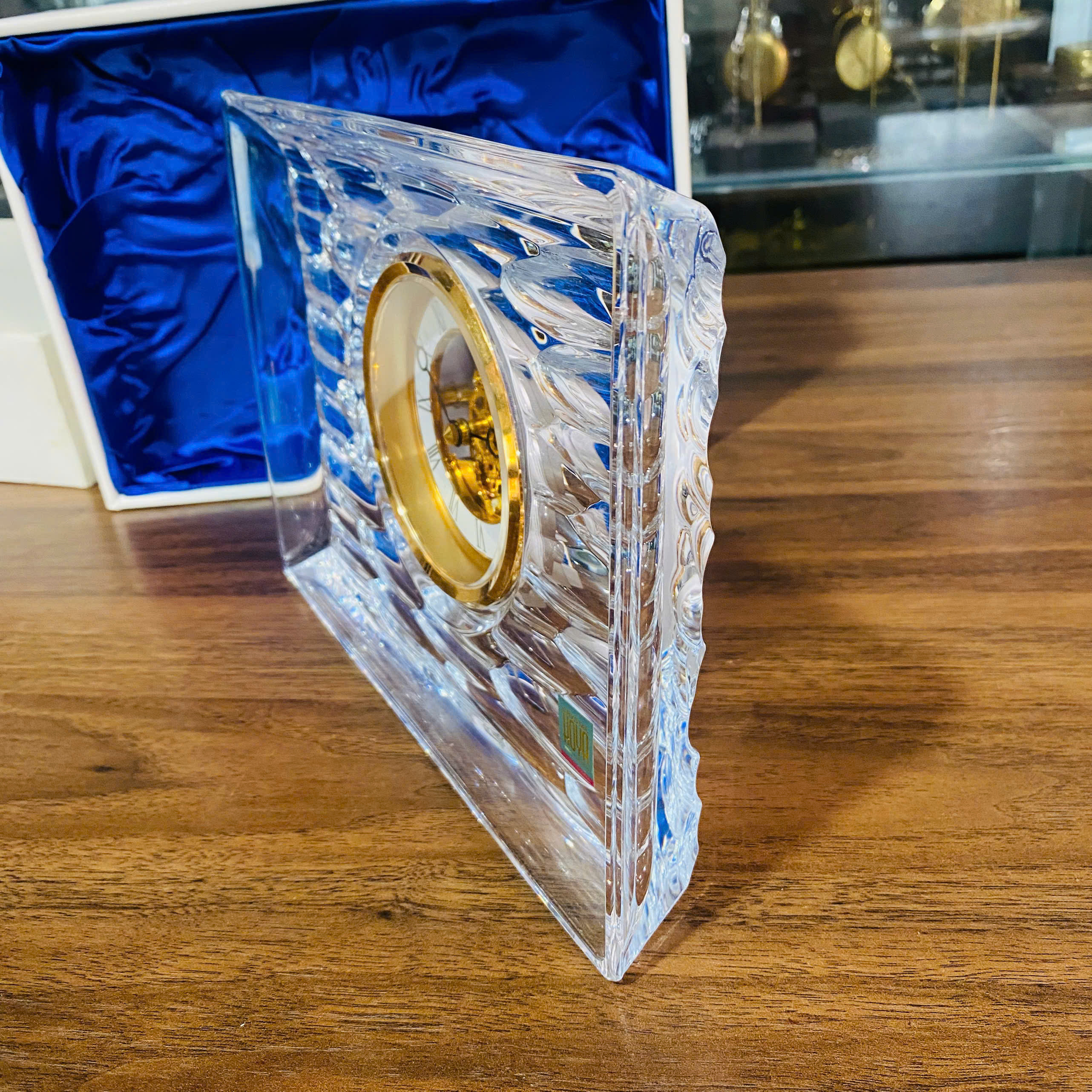 Đồng hồ để bàn Hoya pha lê nổi tiếng, kèm hộp