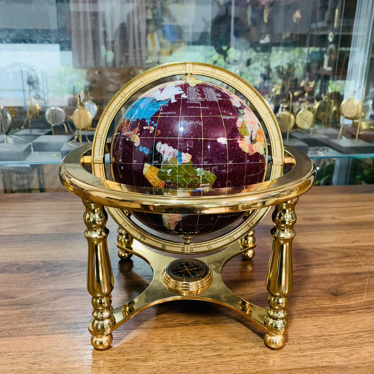 Địa cầu khảm đá màu, tứ trụ đẹp xuất sắc