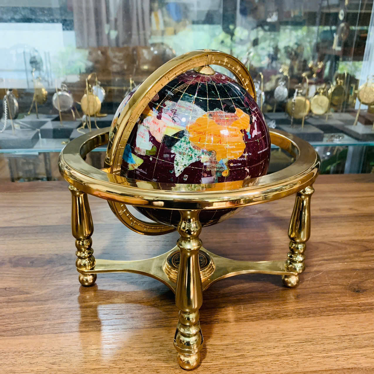 Địa cầu khảm đá màu, tứ trụ đẹp xuất sắc