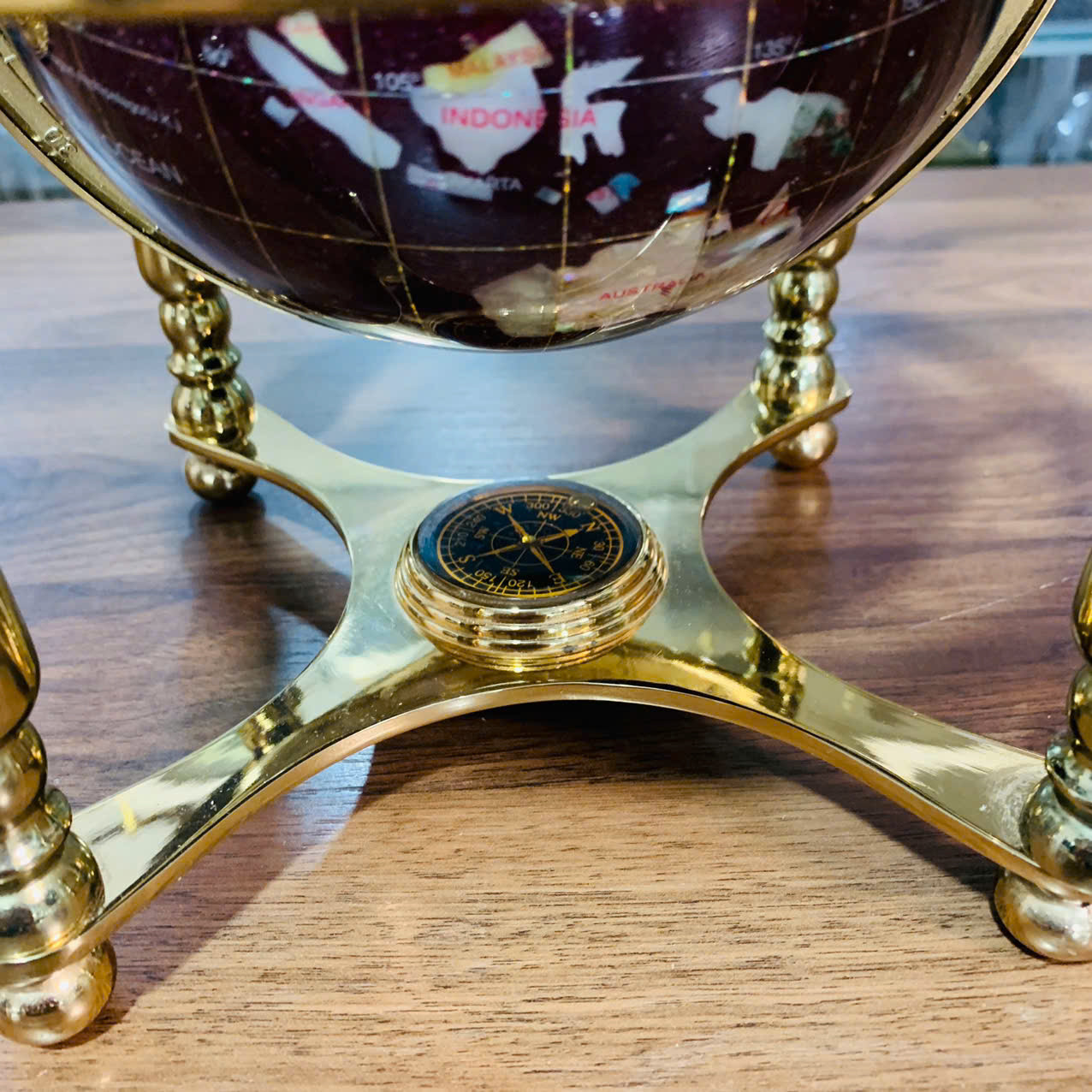 Địa cầu khảm đá màu, tứ trụ đẹp xuất sắc