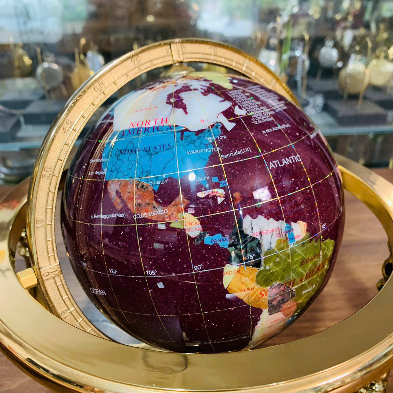 Địa cầu khảm đá màu, tứ trụ đẹp xuất sắc