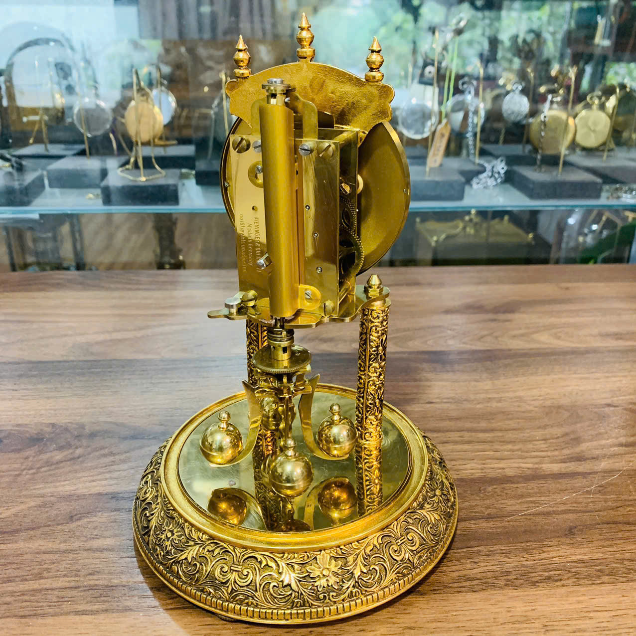 Đồng hồ úp ly Kundo cót 400 ngày, thân trạm trổ