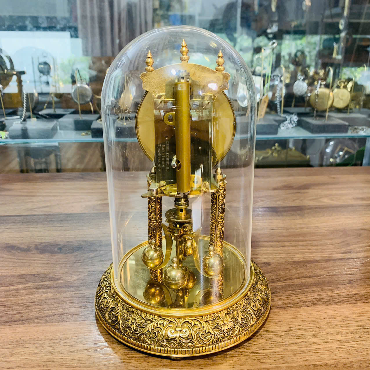 Đồng hồ úp ly Kundo cót 400 ngày, thân trạm trổ