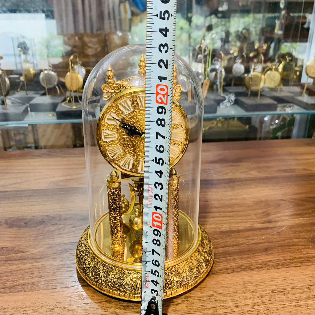 Đồng hồ úp ly Kundo cót 400 ngày, thân trạm trổ