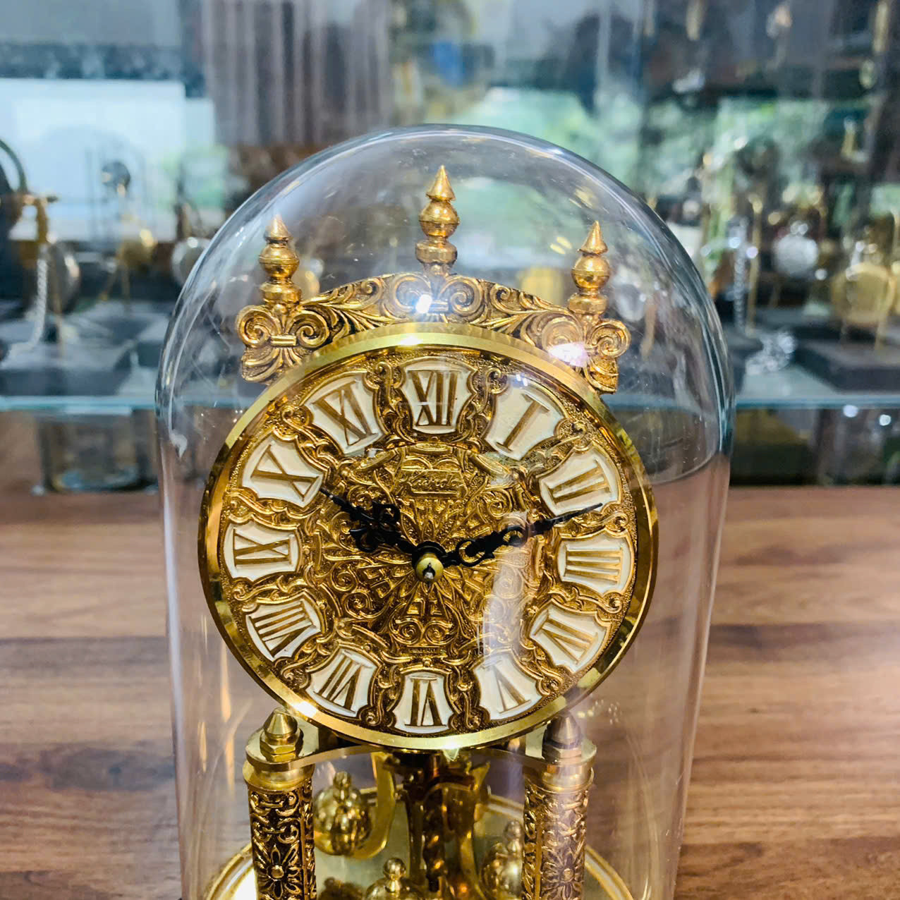 Đồng hồ úp ly Kundo cót 400 ngày, thân trạm trổ