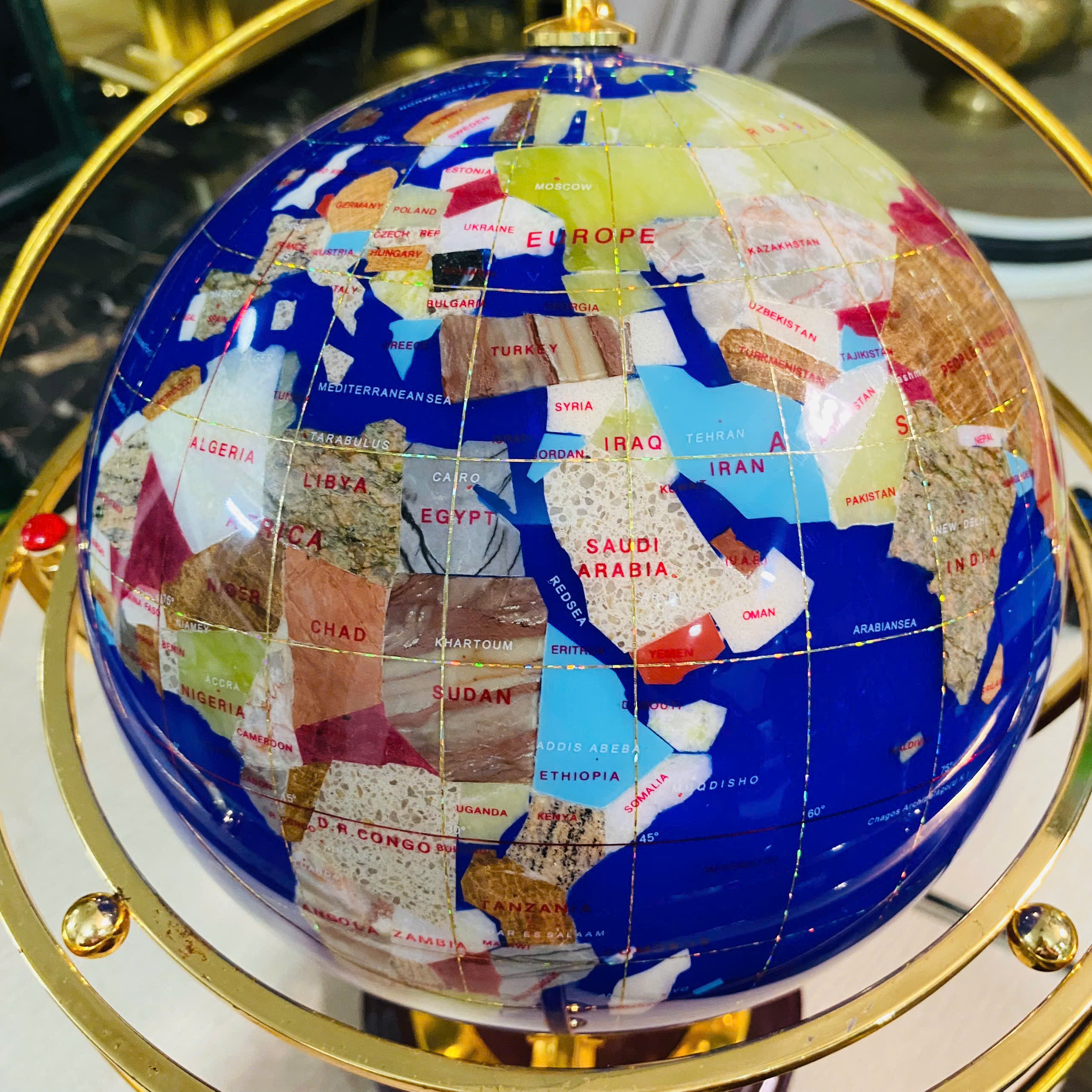 Quả địa cầu khảm đá, thắp đèn quay 360 độ