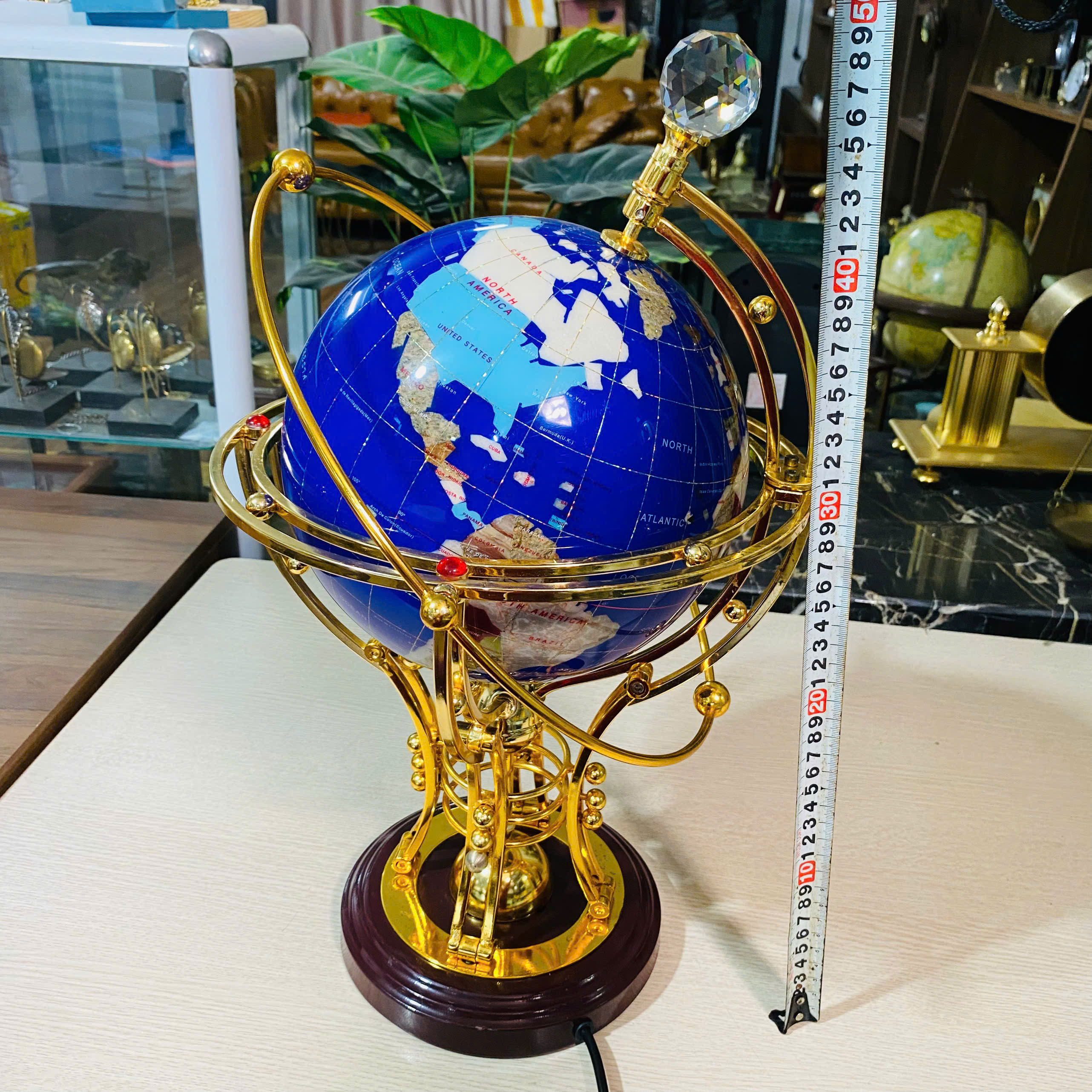 Quả địa cầu khảm đá, thắp đèn quay 360 độ