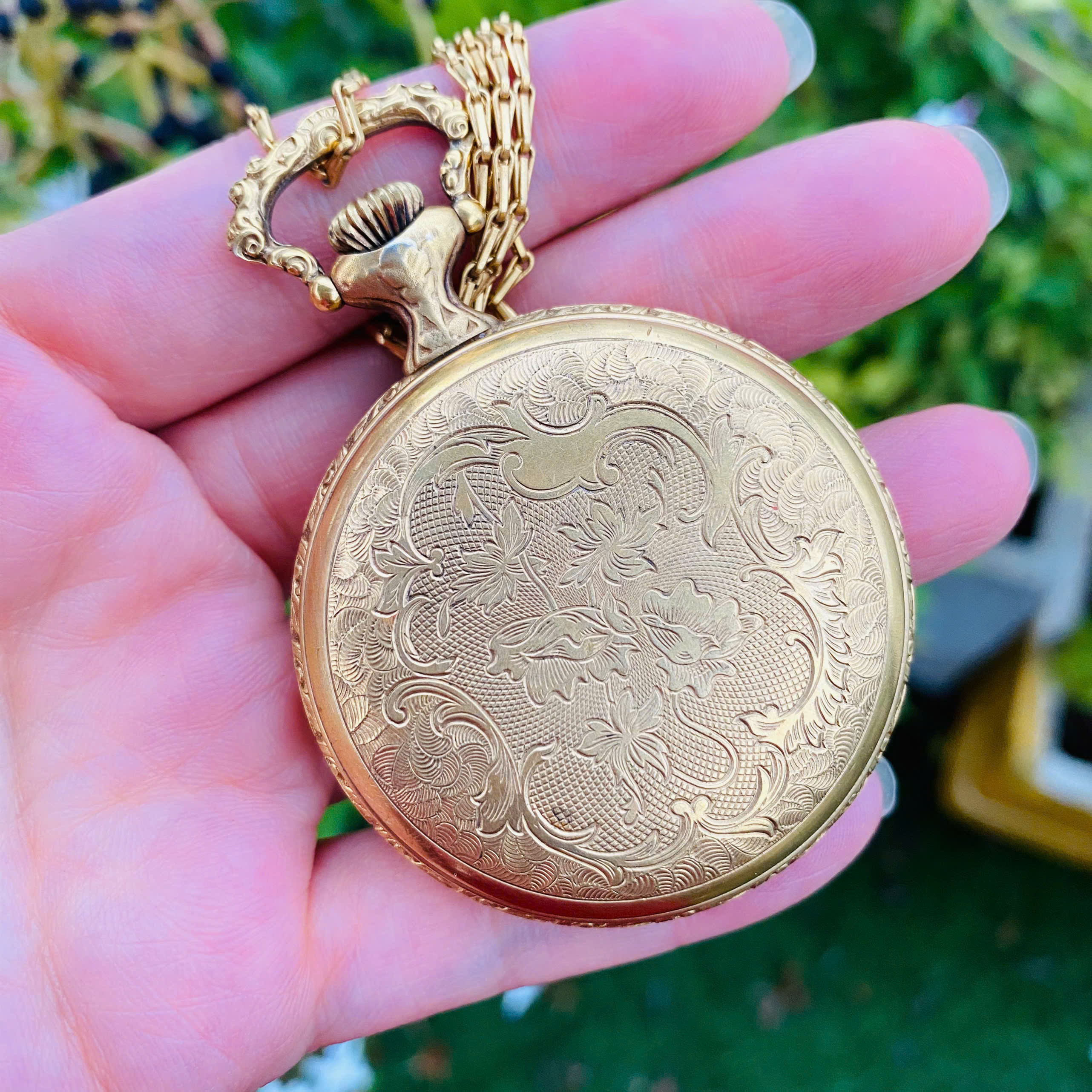 Đồng hồ quả quýt Aero Thụy Sĩ cót tay