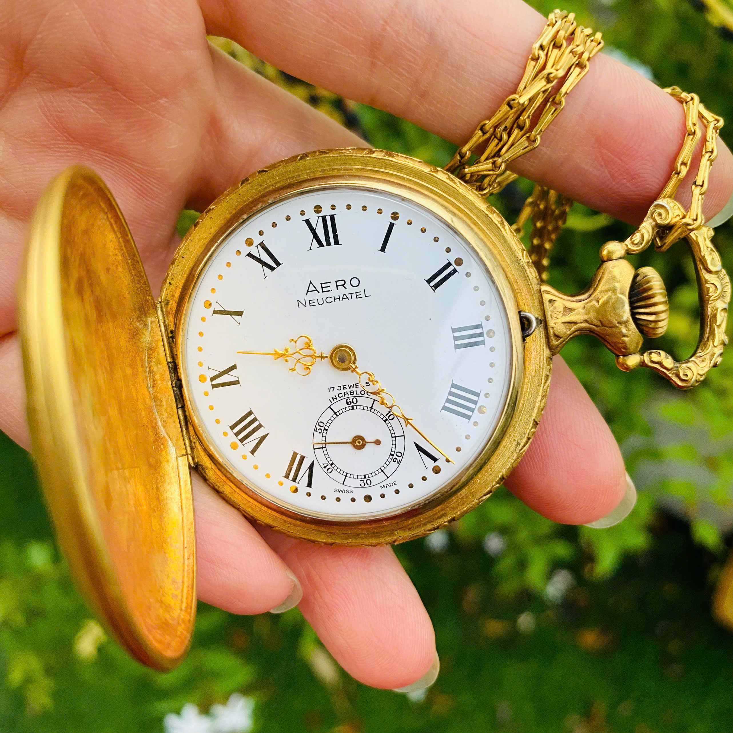 Đồng hồ quả quýt Aero Thụy Sĩ cót tay