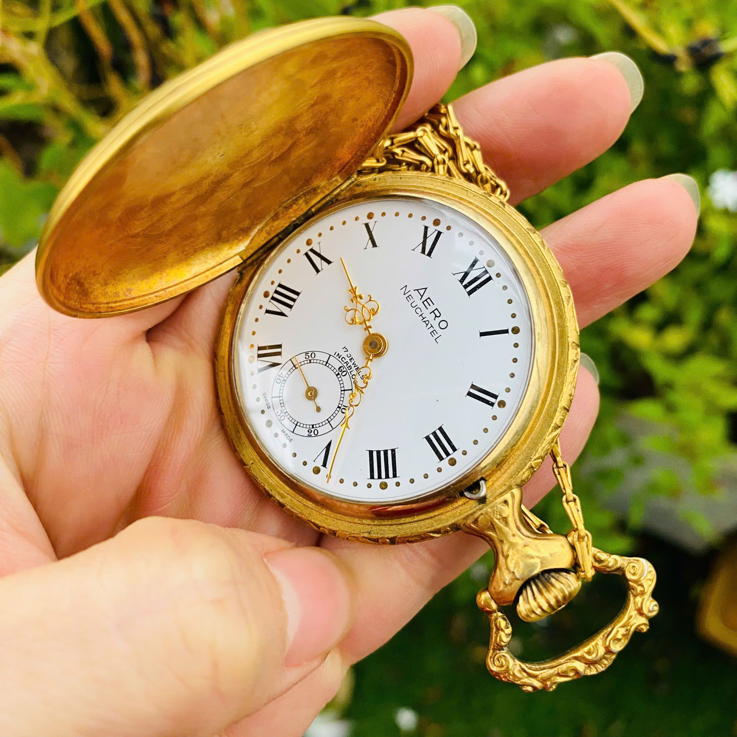 Đồng hồ quả quýt Aero Thụy Sĩ cót tay