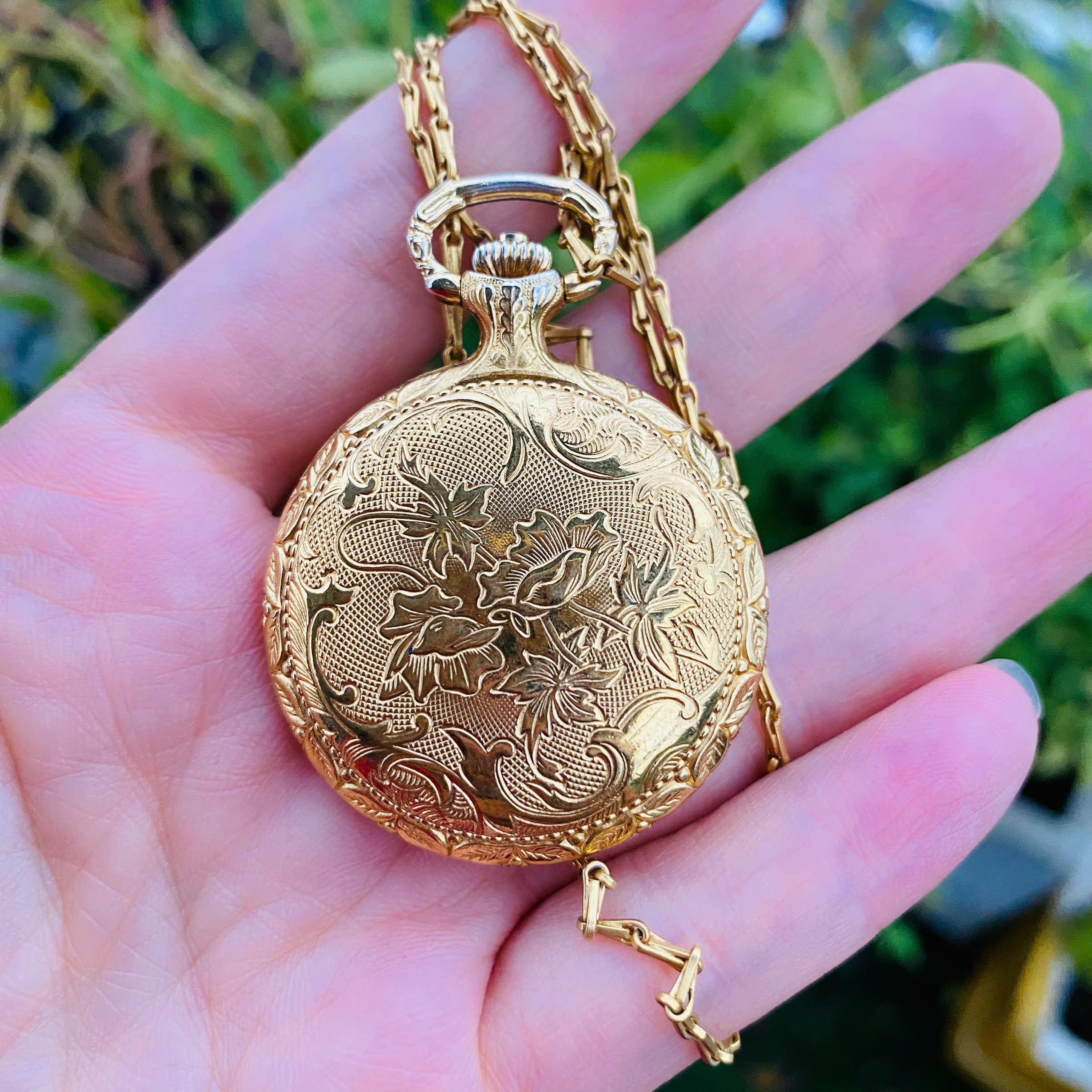 Đồng hồ quả quýt Helicon Thụy Sĩ cót tay