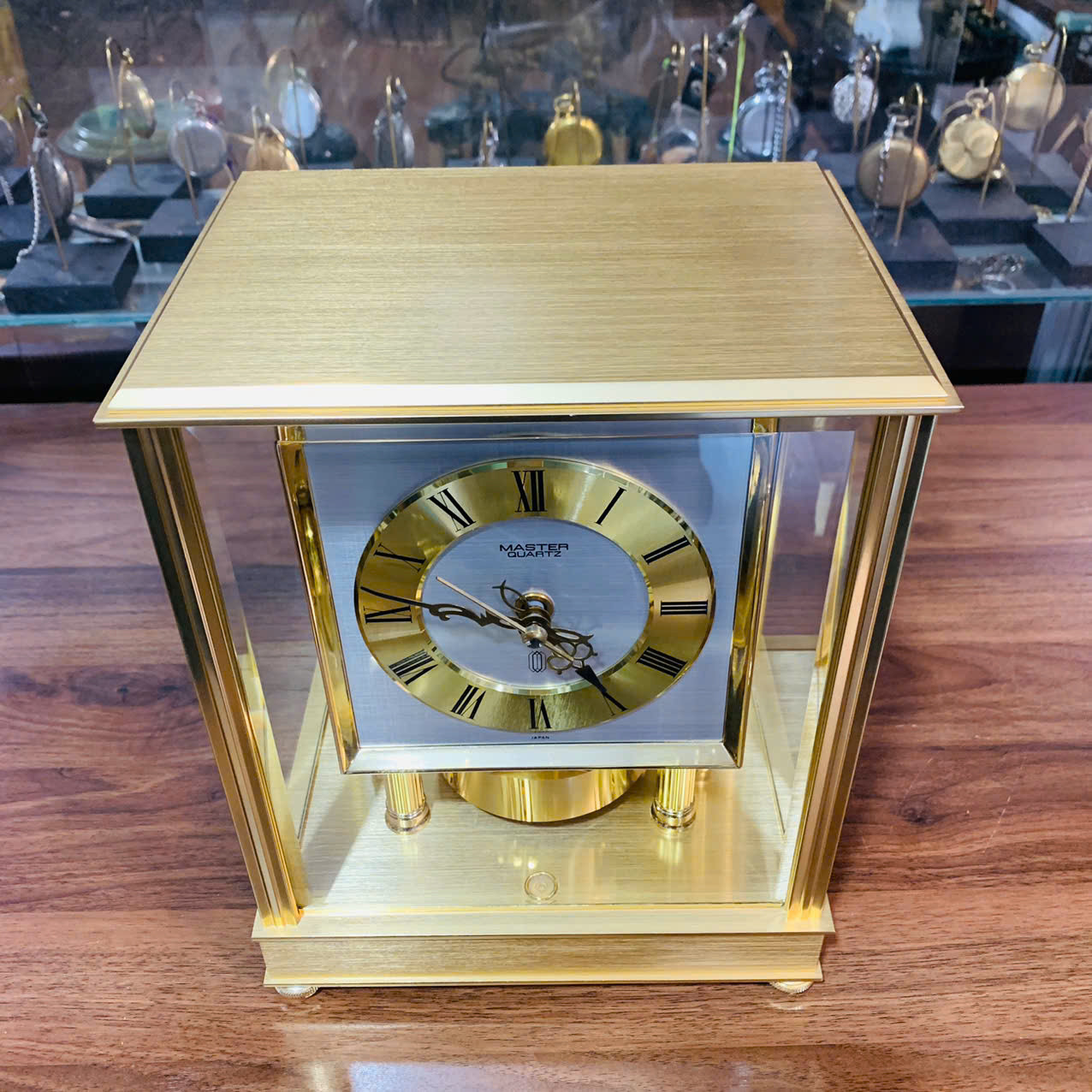Đồng hồ để bàn Master quartz Japan