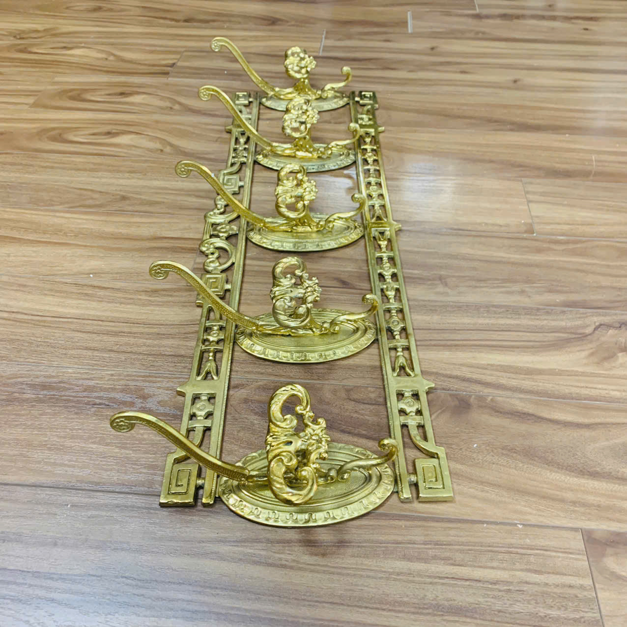 Móc treo quần áo bằng đồng cổ điển Châu Âu